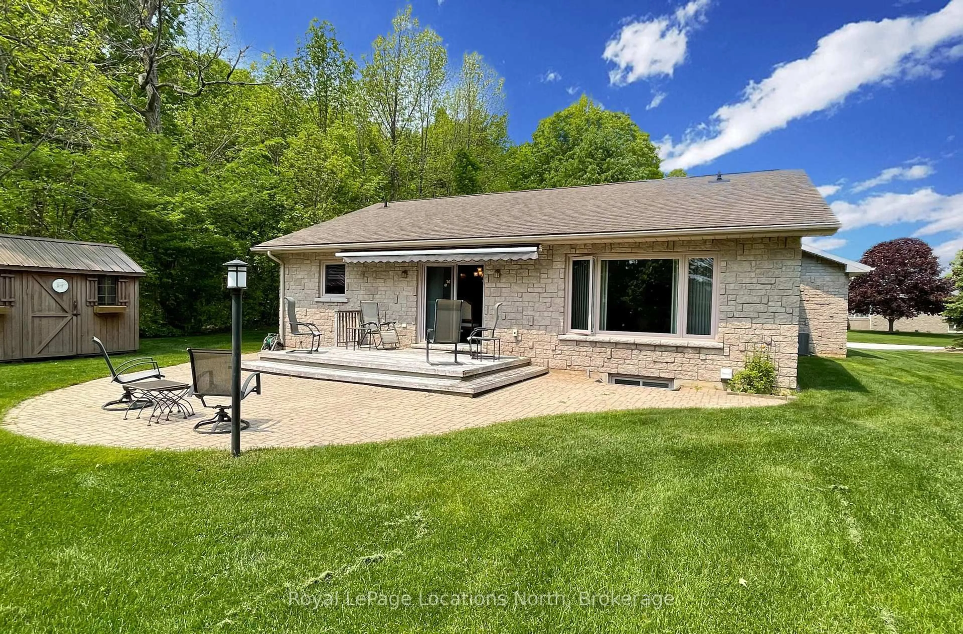 A pic from outside/outdoor area/front of a property/back of a property/a pic from drone, water/lake/river/ocean view for 69 Fairway Ave, Meaford Ontario N4L 1X8