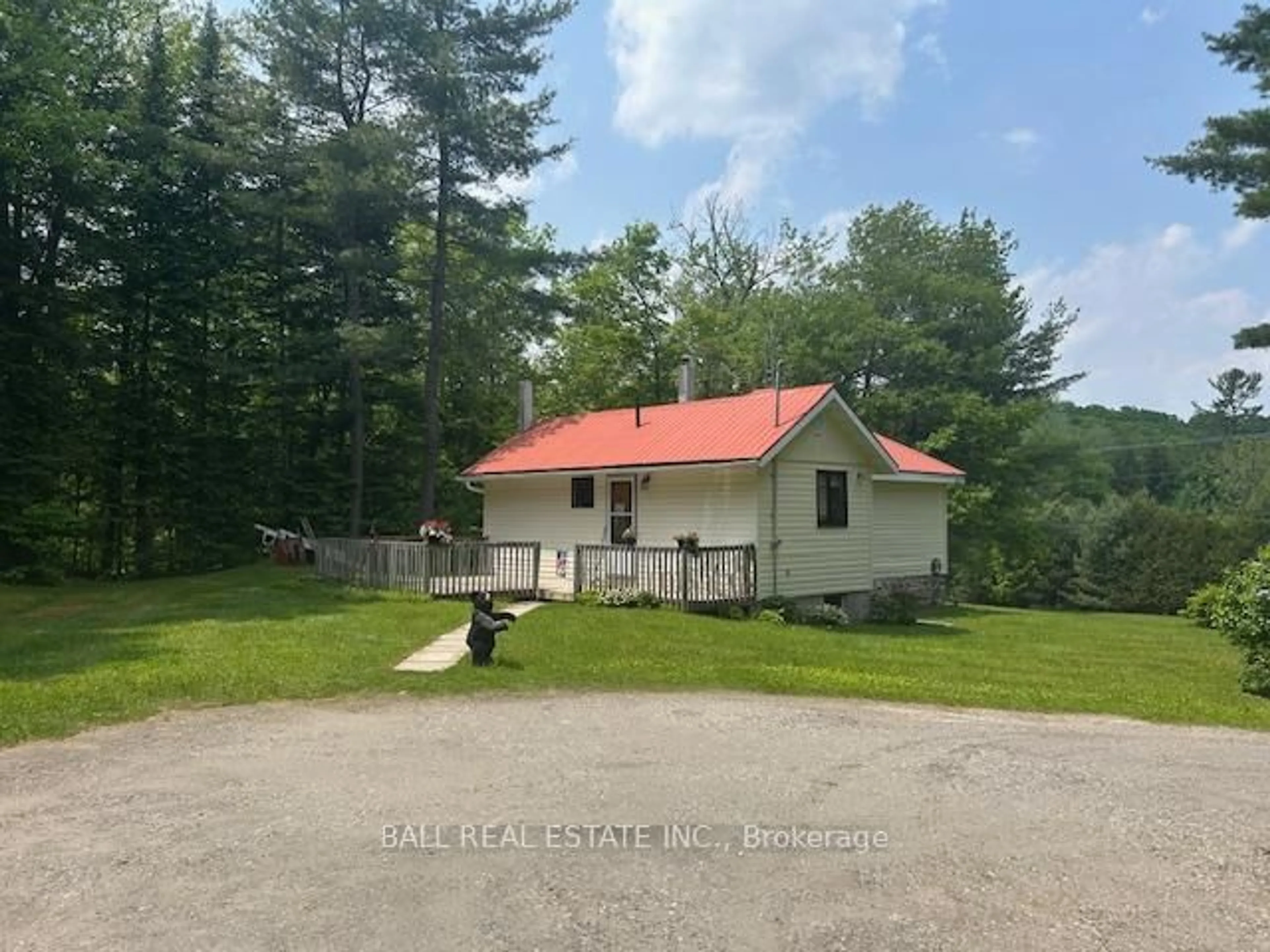 A pic from outside/outdoor area/front of a property/back of a property/a pic from drone, unknown for 1608 Eagle Lake Rd, Dysart et al Ontario K0M 1S0