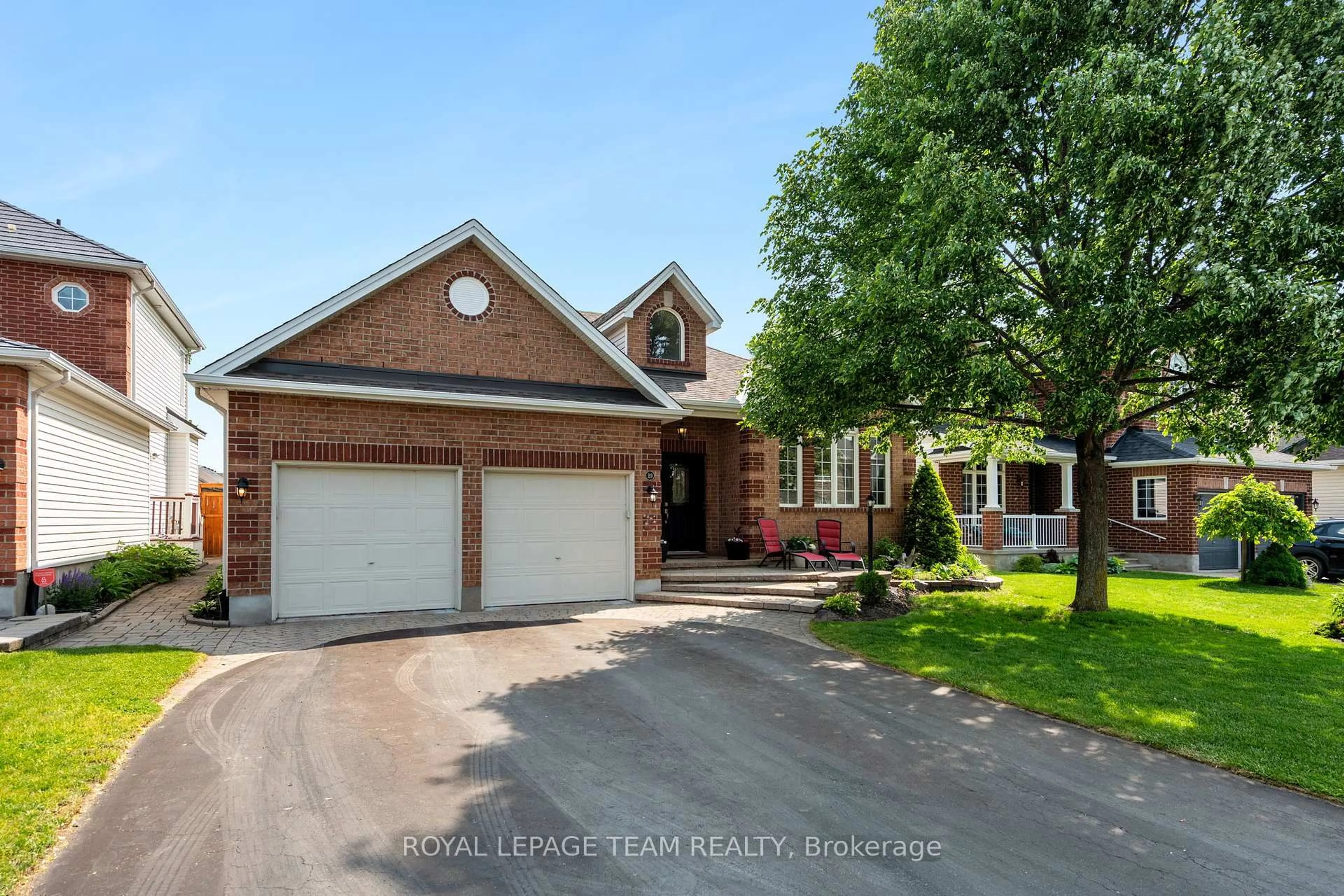 Home with brick exterior material, street for 29 Shining Star Circ, Ottawa Ontario K2S 2B4