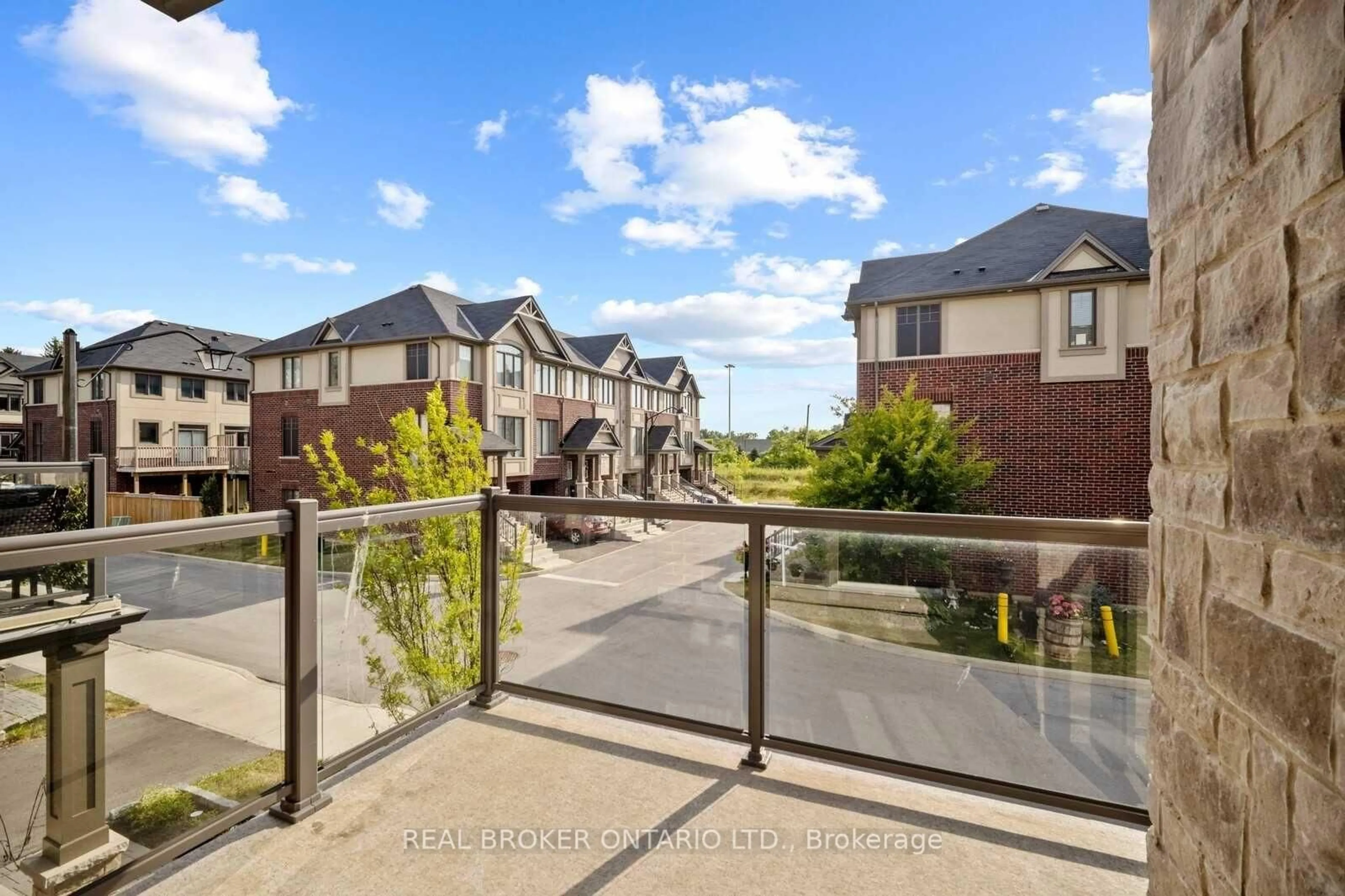 A pic from outside/outdoor area/front of a property/back of a property/a pic from drone, unknown for 10 Workman Lane, Hamilton Ontario L9G 3K9