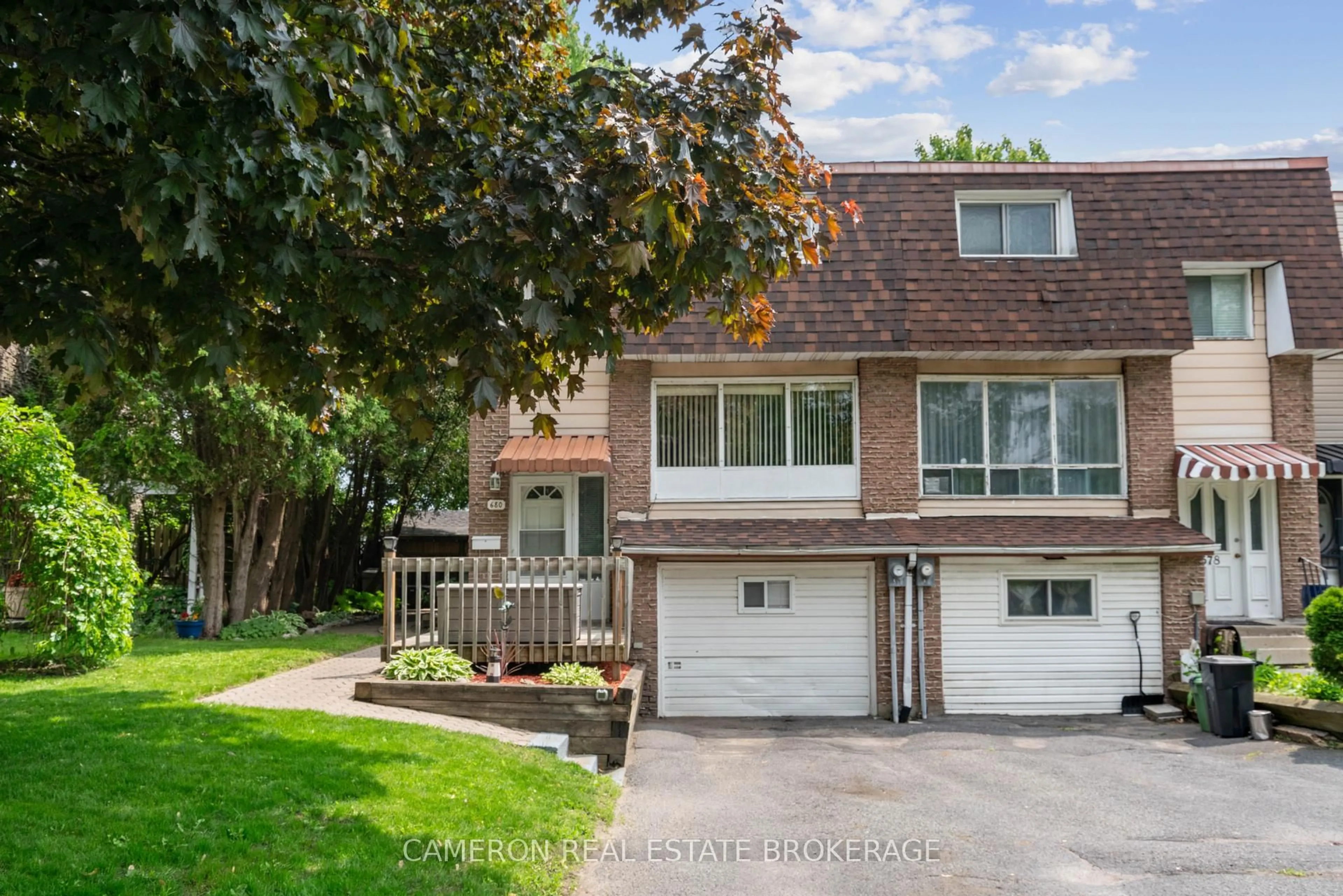 Home with vinyl exterior material, street for 680 Glengarry Blvd, Cornwall Ontario K6H 6E7