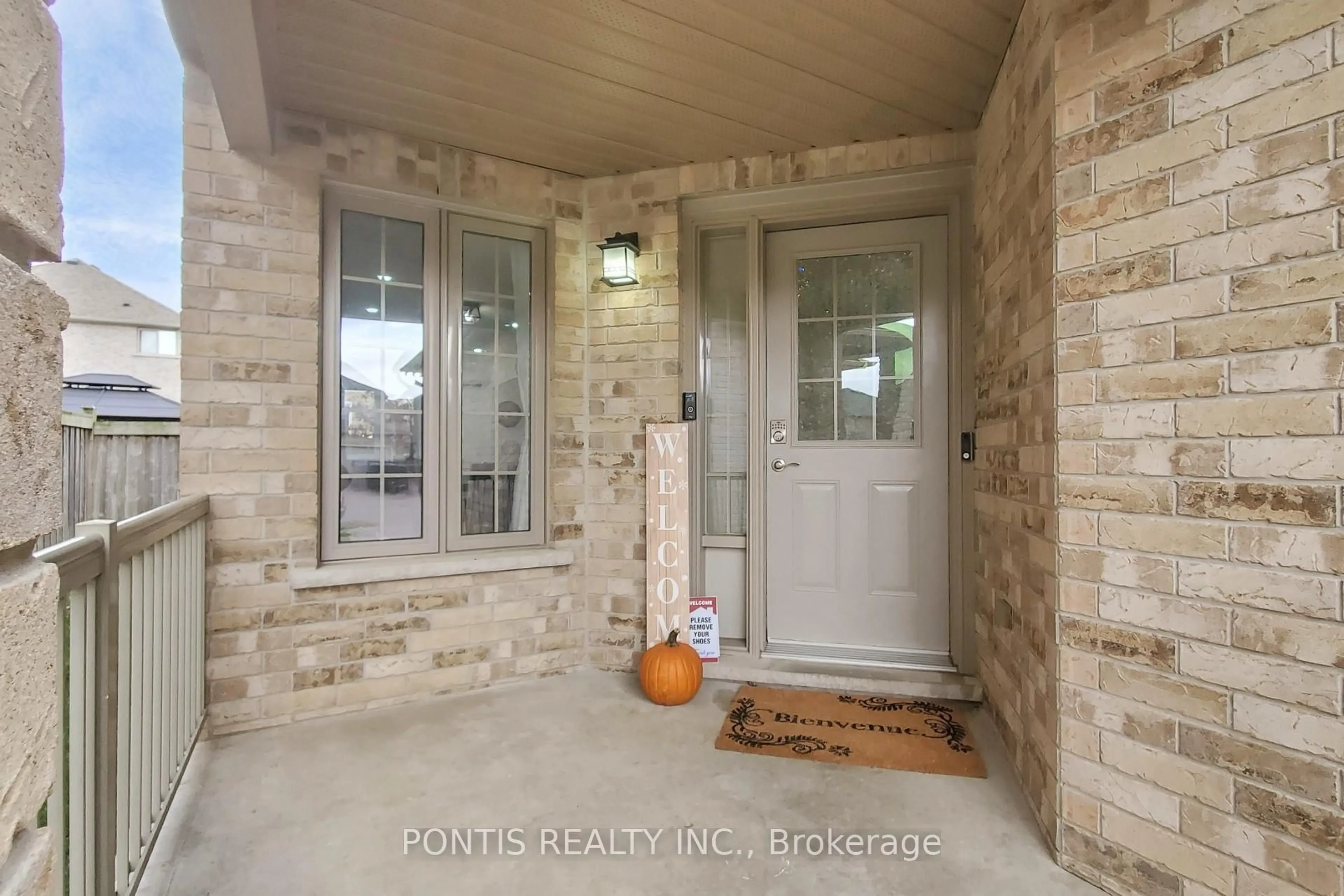 Indoor entryway for 83 Hinrichs Cres, Cambridge Ontario N1T 0A9