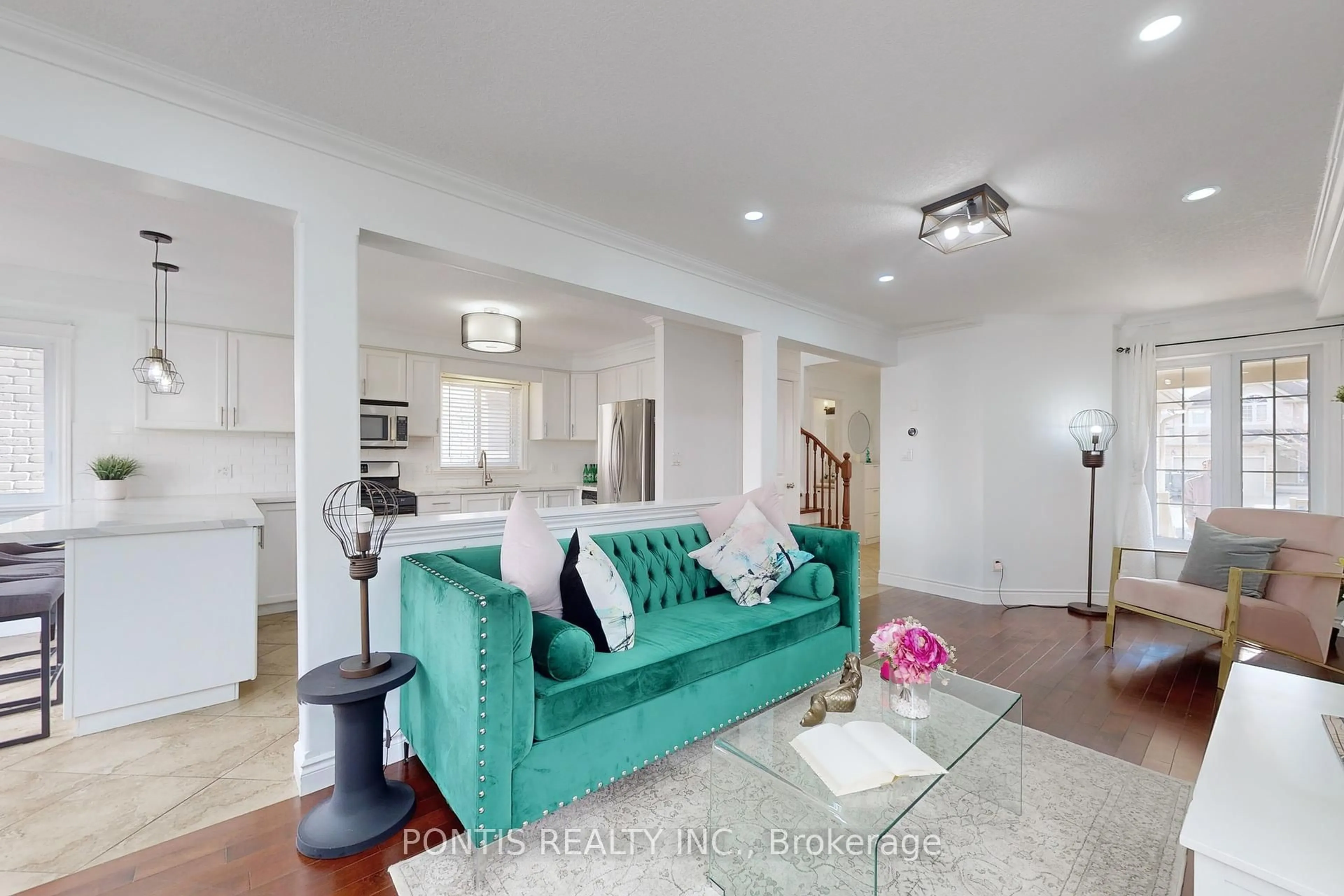 Living room with furniture, unknown for 83 Hinrichs Cres, Cambridge Ontario N1T 0A9
