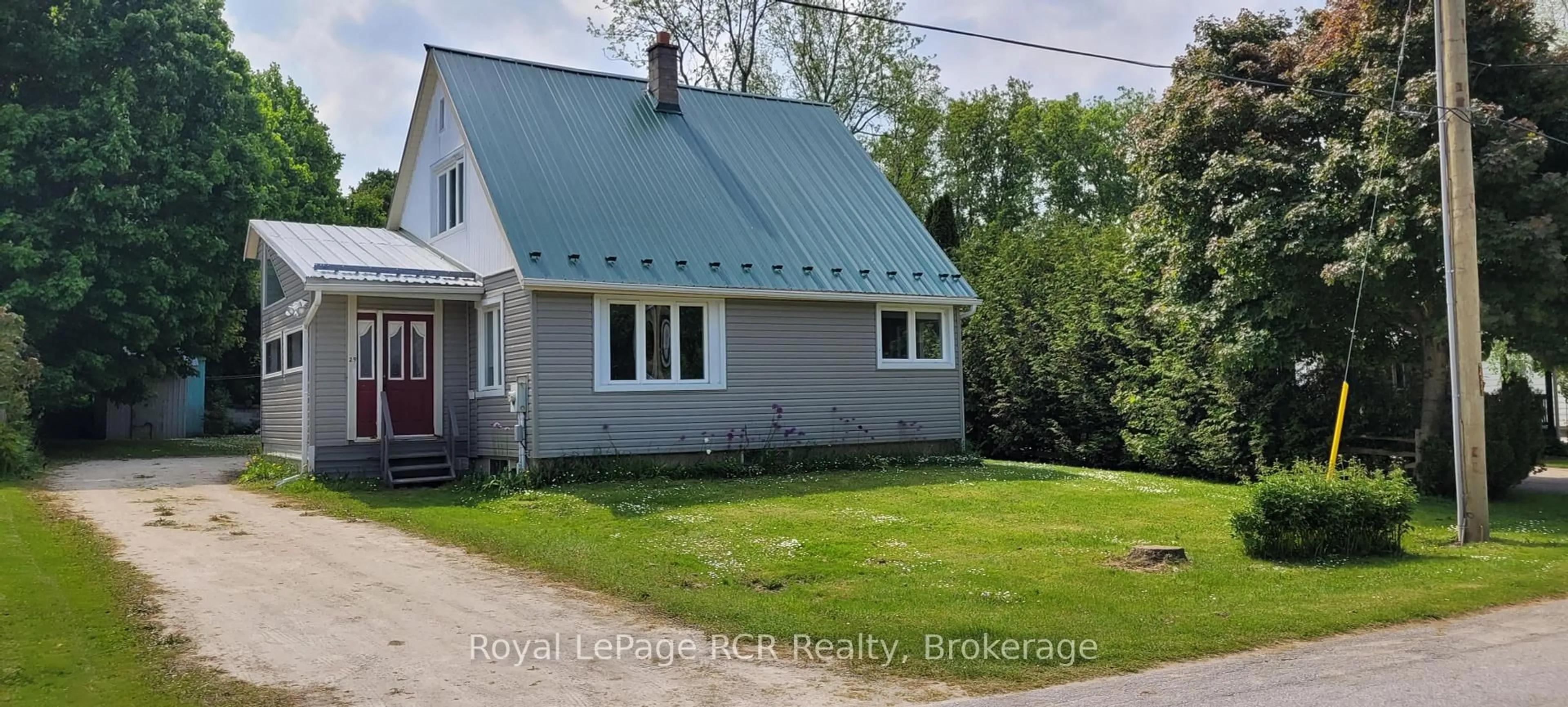 A pic from outside/outdoor area/front of a property/back of a property/a pic from drone, street for 29 Ellen St, Grey Highlands Ontario N0C 1E0