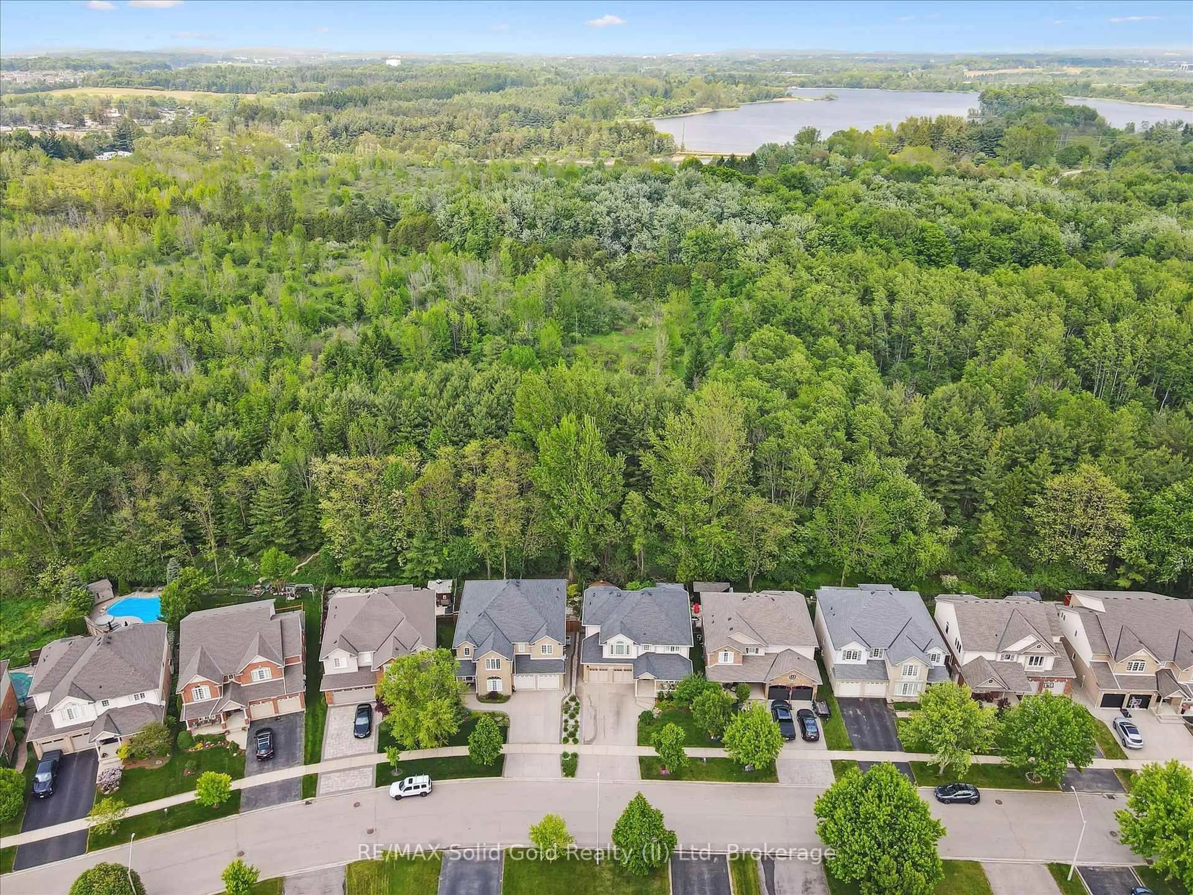A pic from outside/outdoor area/front of a property/back of a property/a pic from drone, water/lake/river/ocean view for 748 Cedar Bend Dr, Waterloo Ontario N2V 2R6