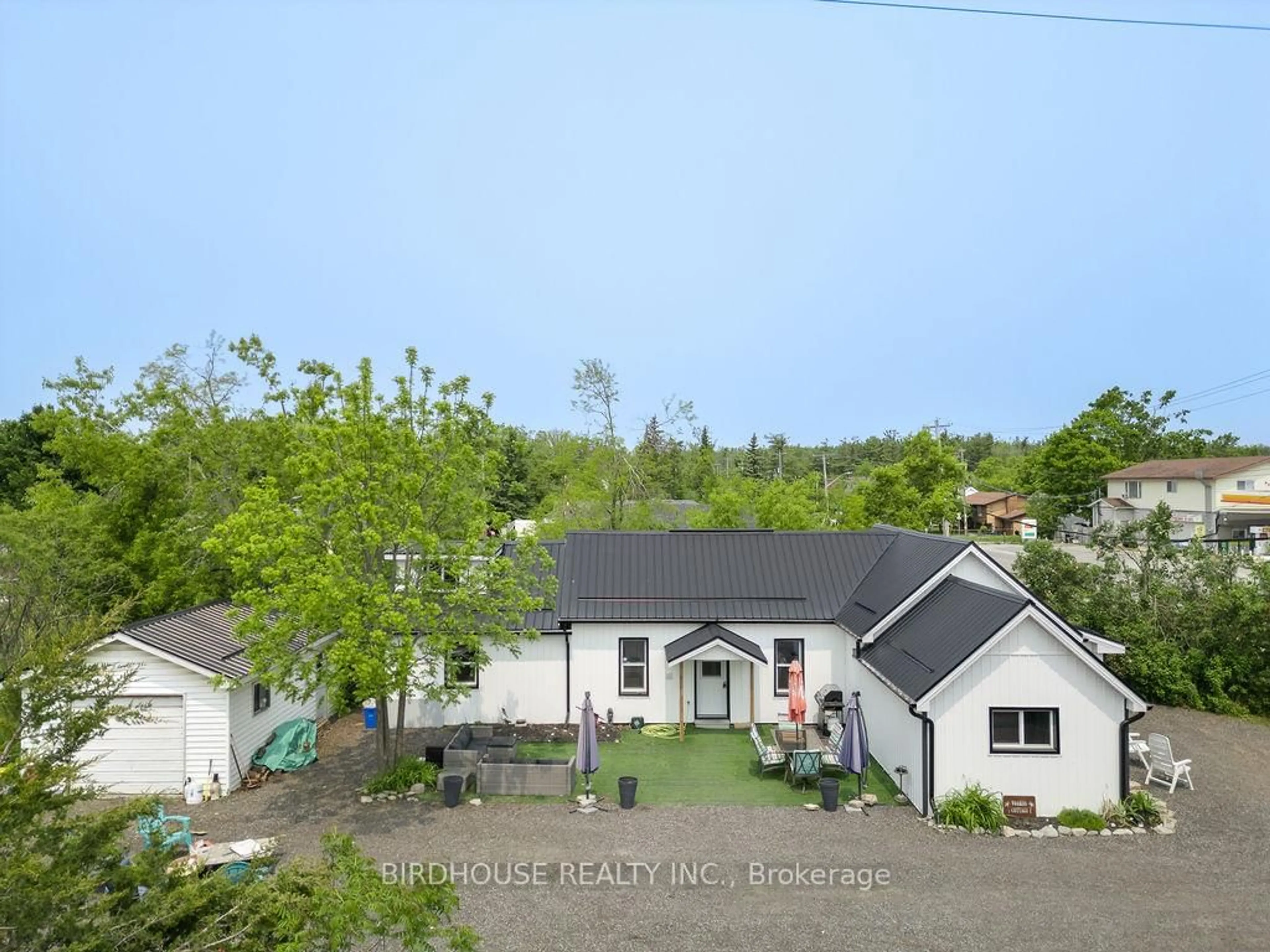 A pic from outside/outdoor area/front of a property/back of a property/a pic from drone, unknown for 136 East St, Kawartha Lakes Ontario K0M 1A0