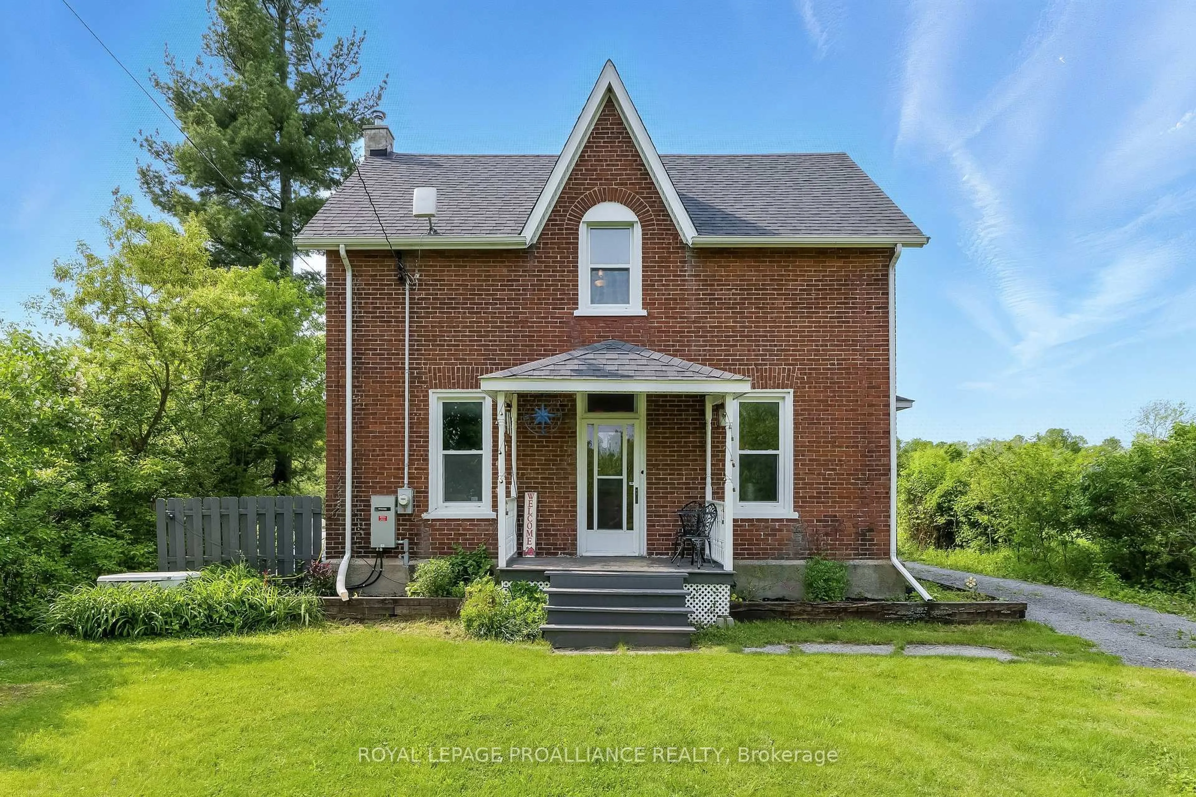 Home with brick exterior material, building for 34 Station Rd, Limoges Ontario K0K 2M0