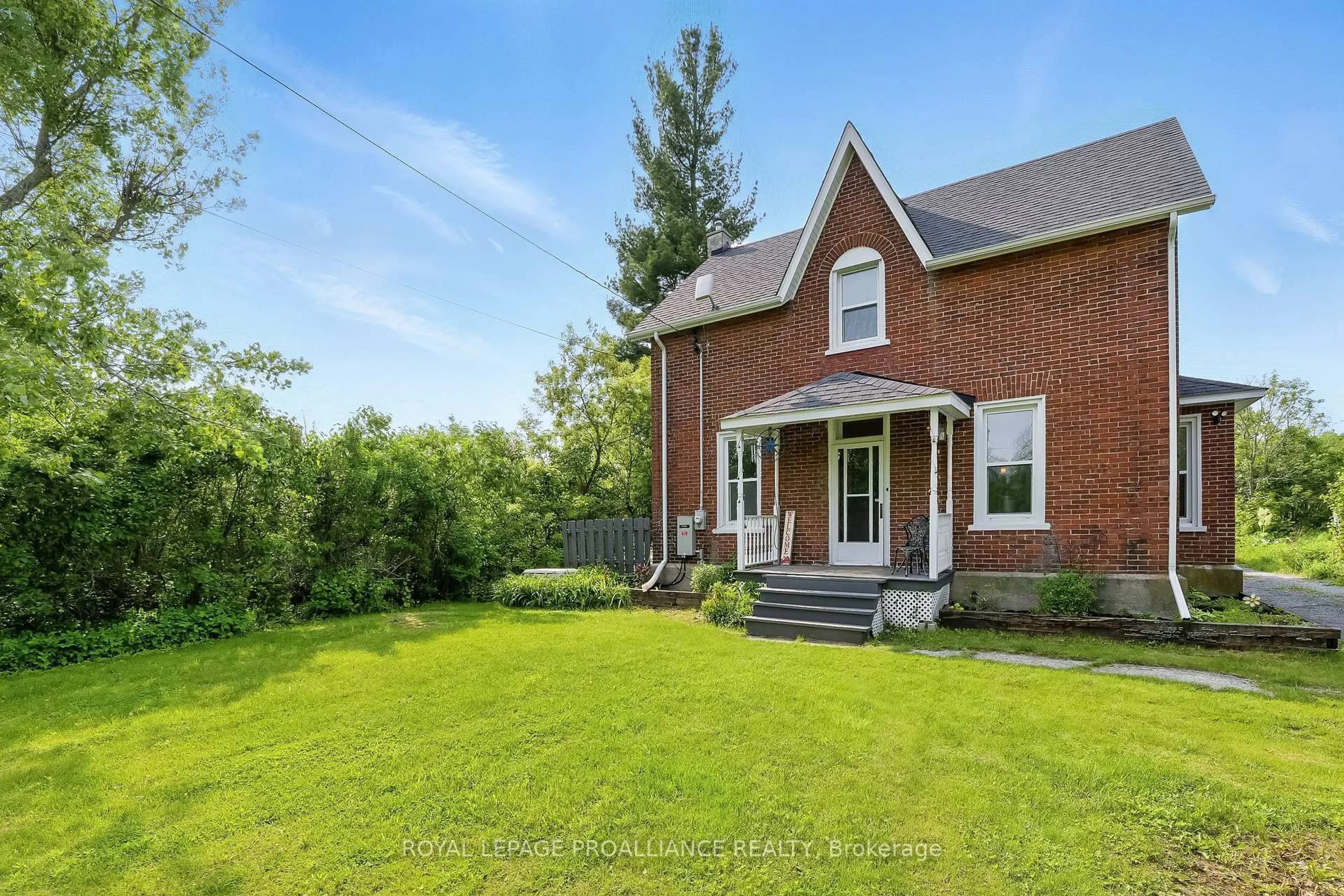 A pic from outside/outdoor area/front of a property/back of a property/a pic from drone, street for 34 Station Rd, Limoges Ontario K0K 2M0