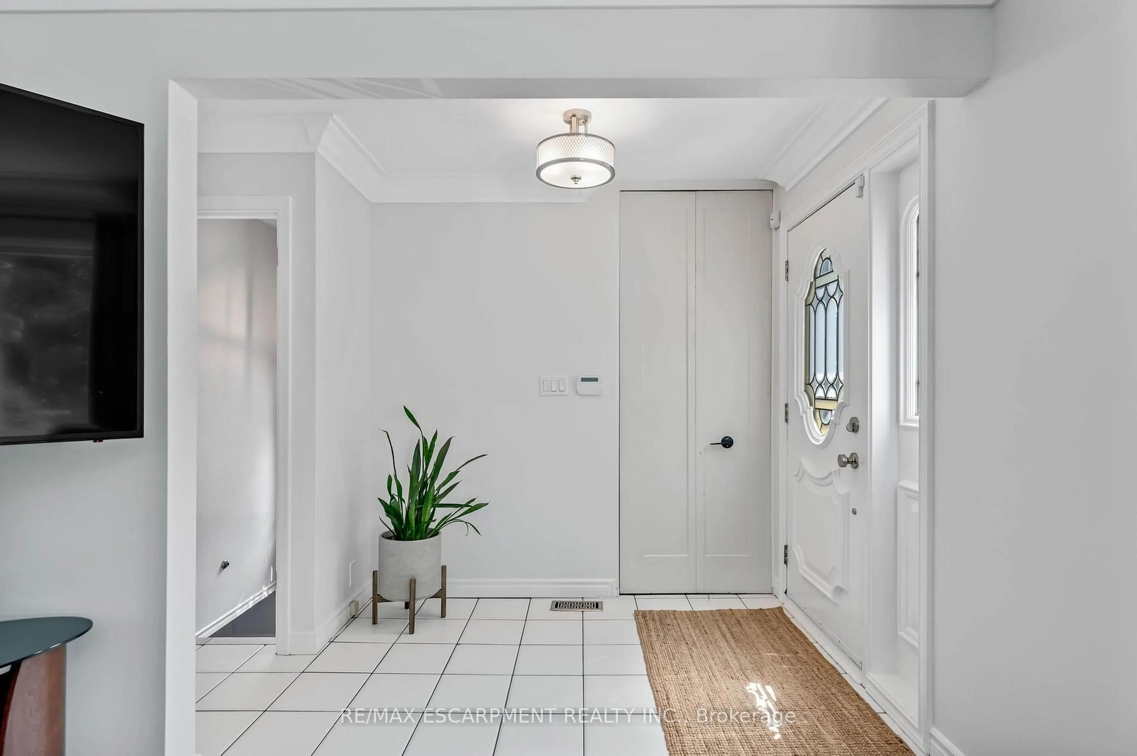 Indoor entryway for 63 West 25th St, Hamilton Ontario L9C 4W9