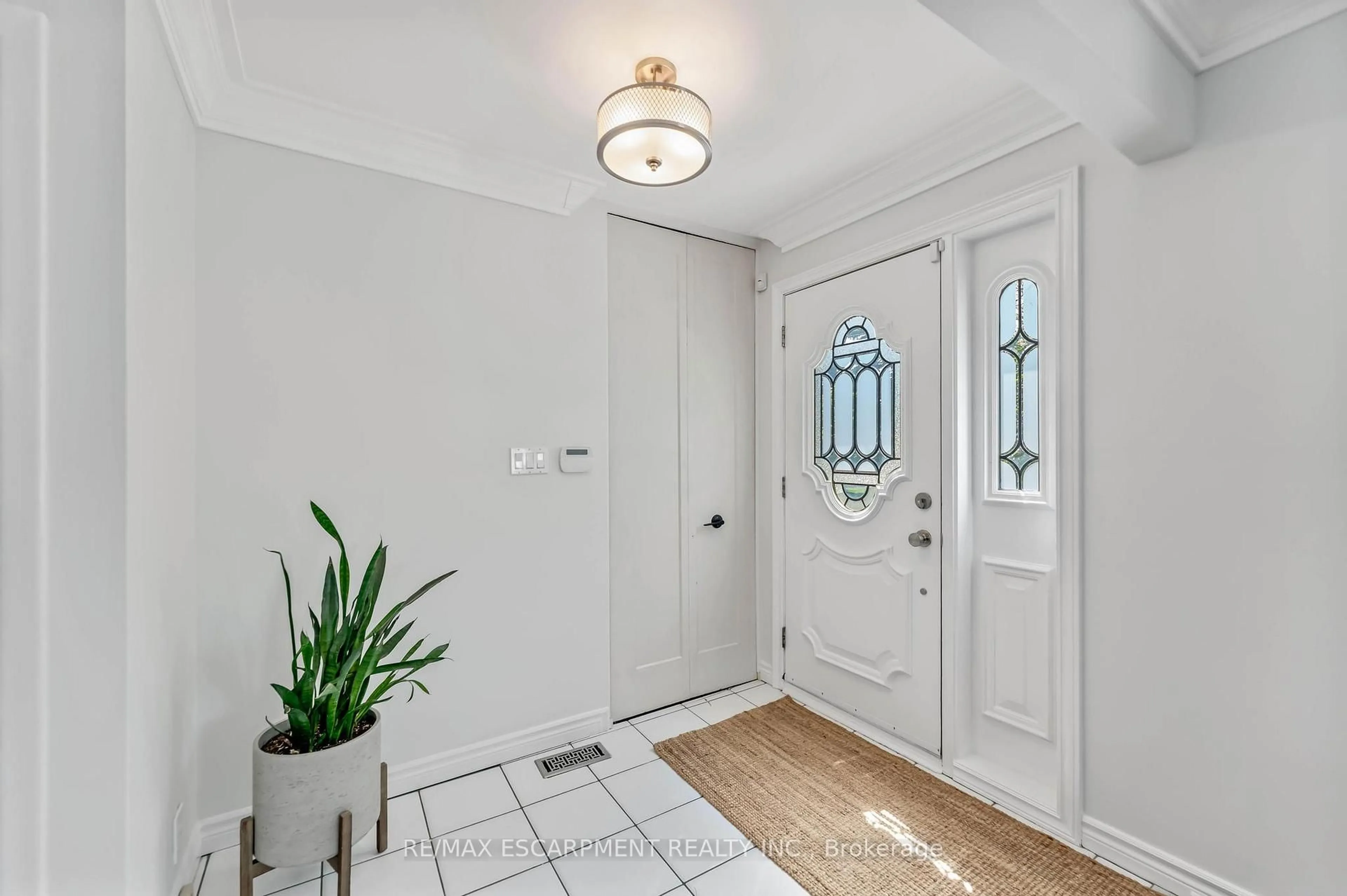 Indoor entryway for 63 West 25th St, Hamilton Ontario L9C 4W9