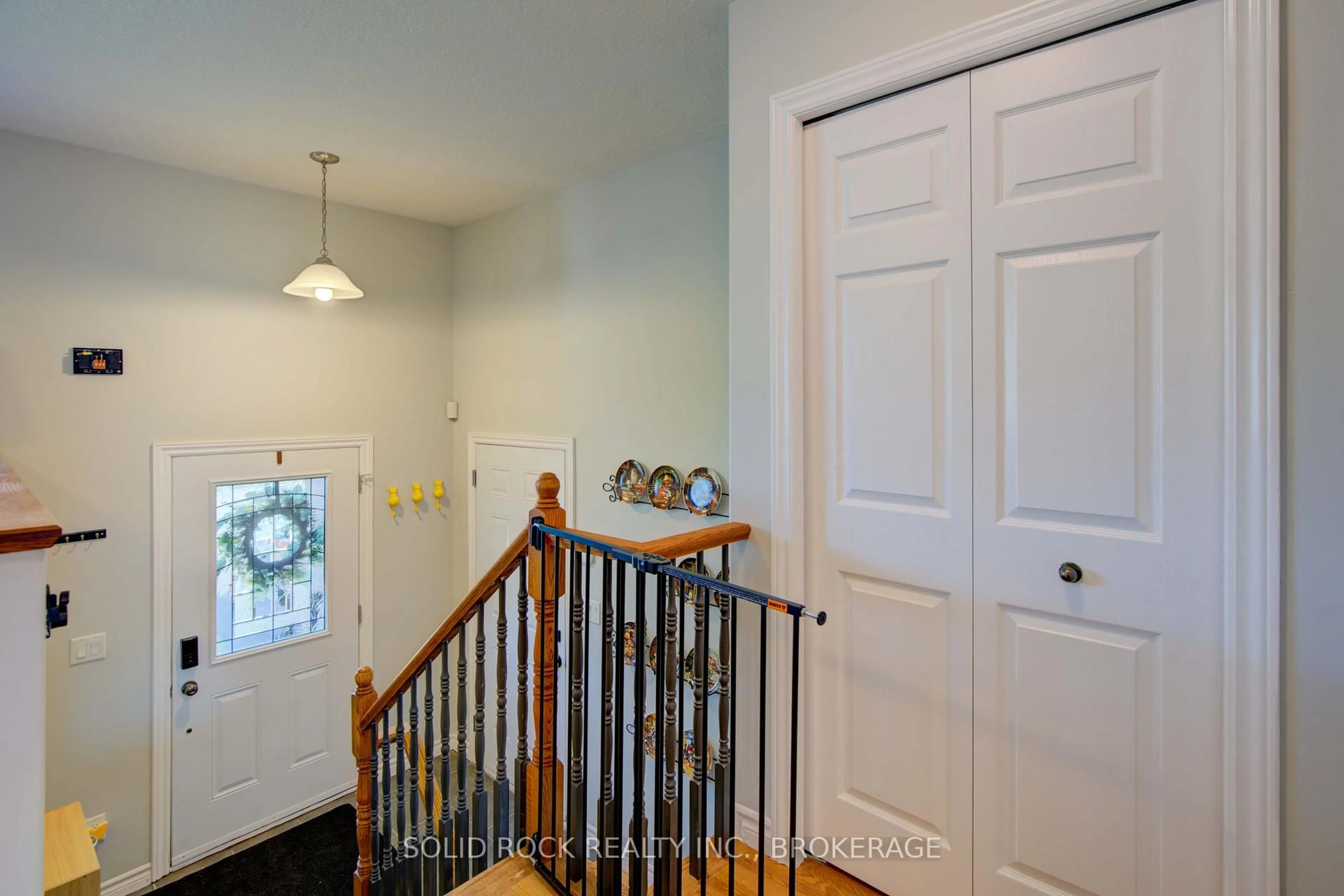 Indoor entryway for 175 Kildare Ave, Loyalist Ontario K7N 0A4