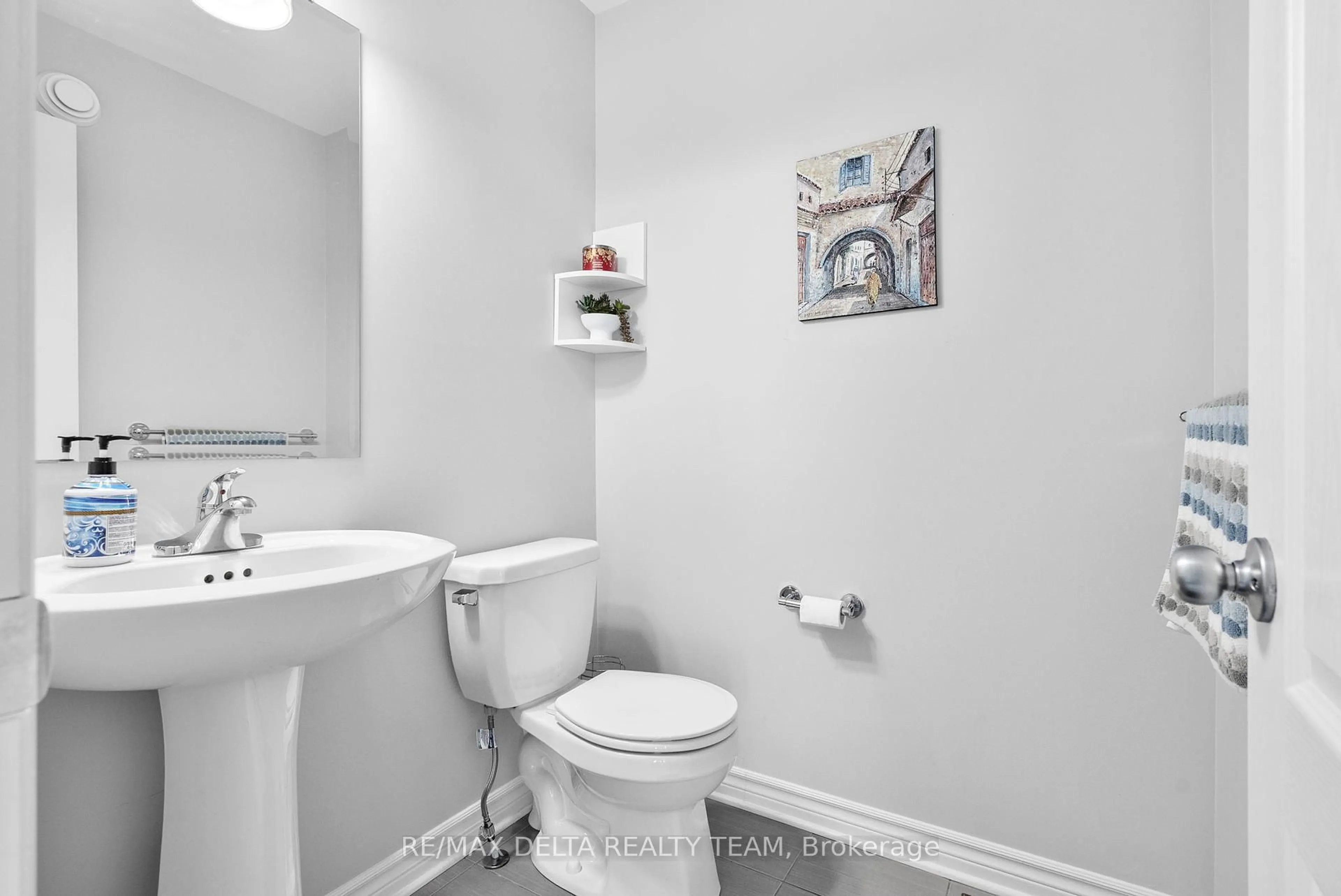 Standard bathroom, ceramic/tile floor for 529 CHAPERAL Private, Ottawa Ontario K4A 0Y2
