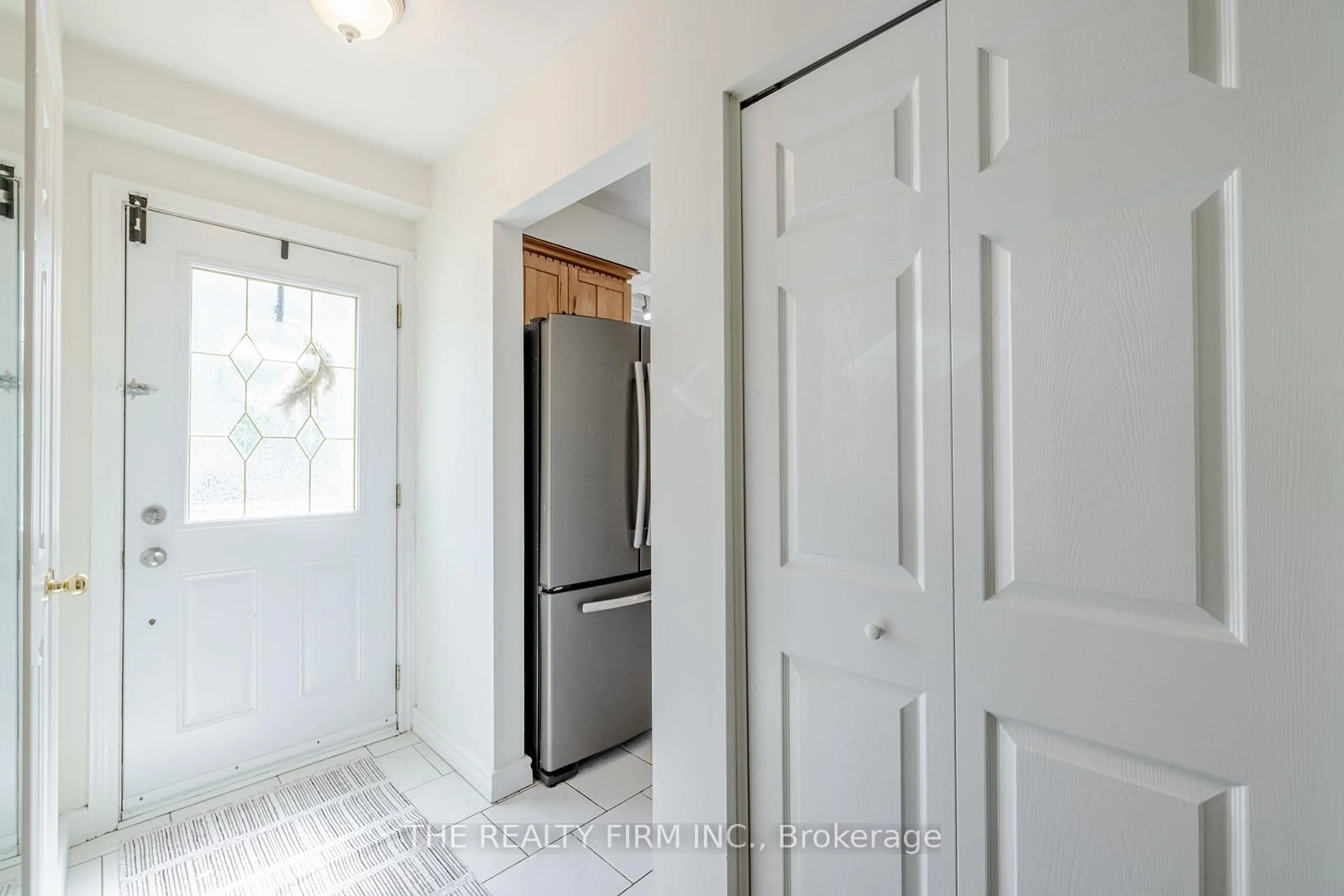 Indoor entryway for 230 Clarke Rd #76, London East Ontario N5W 5P5