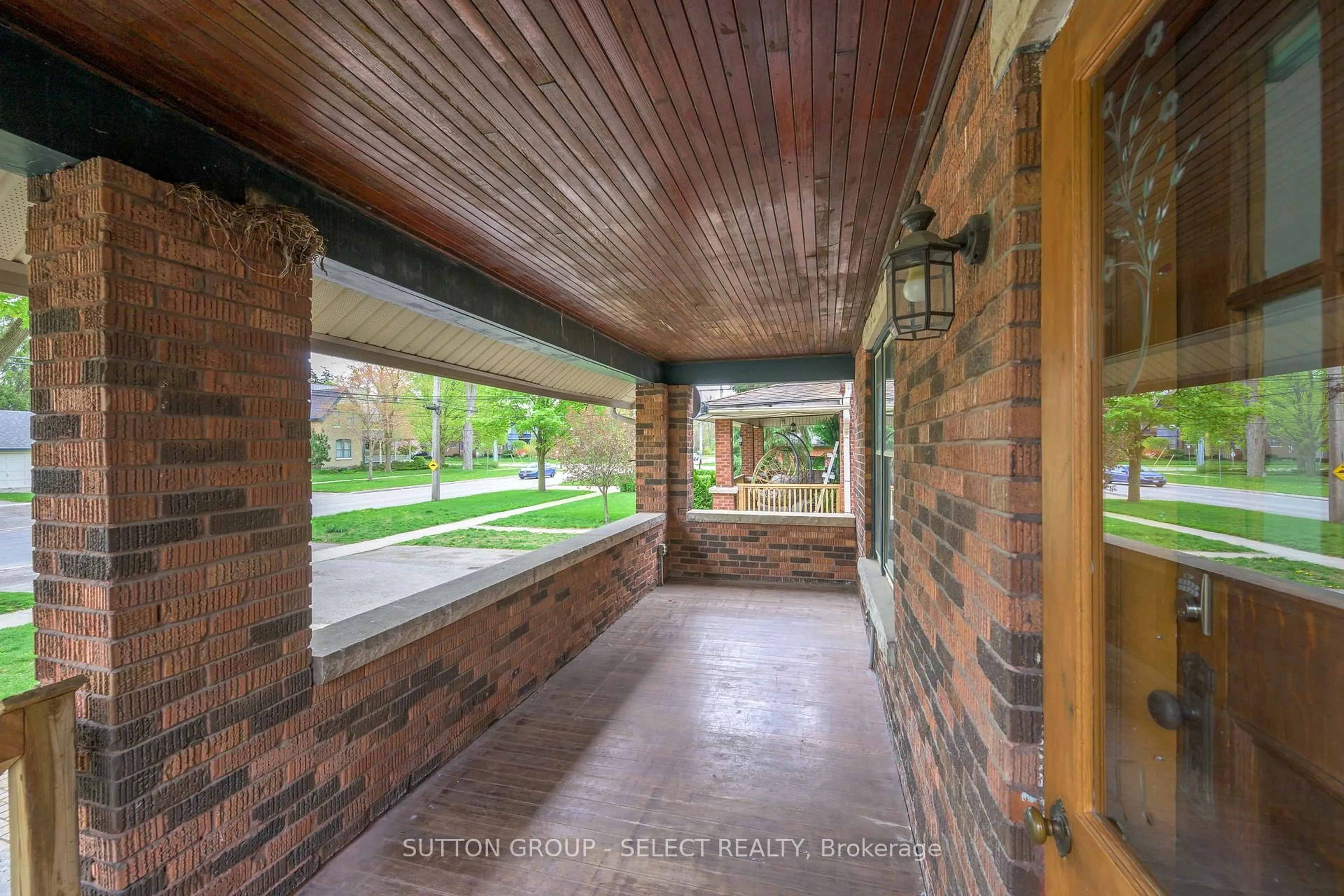 Unknown for 883 WATERLOO St, London East Ontario N6A 3W8
