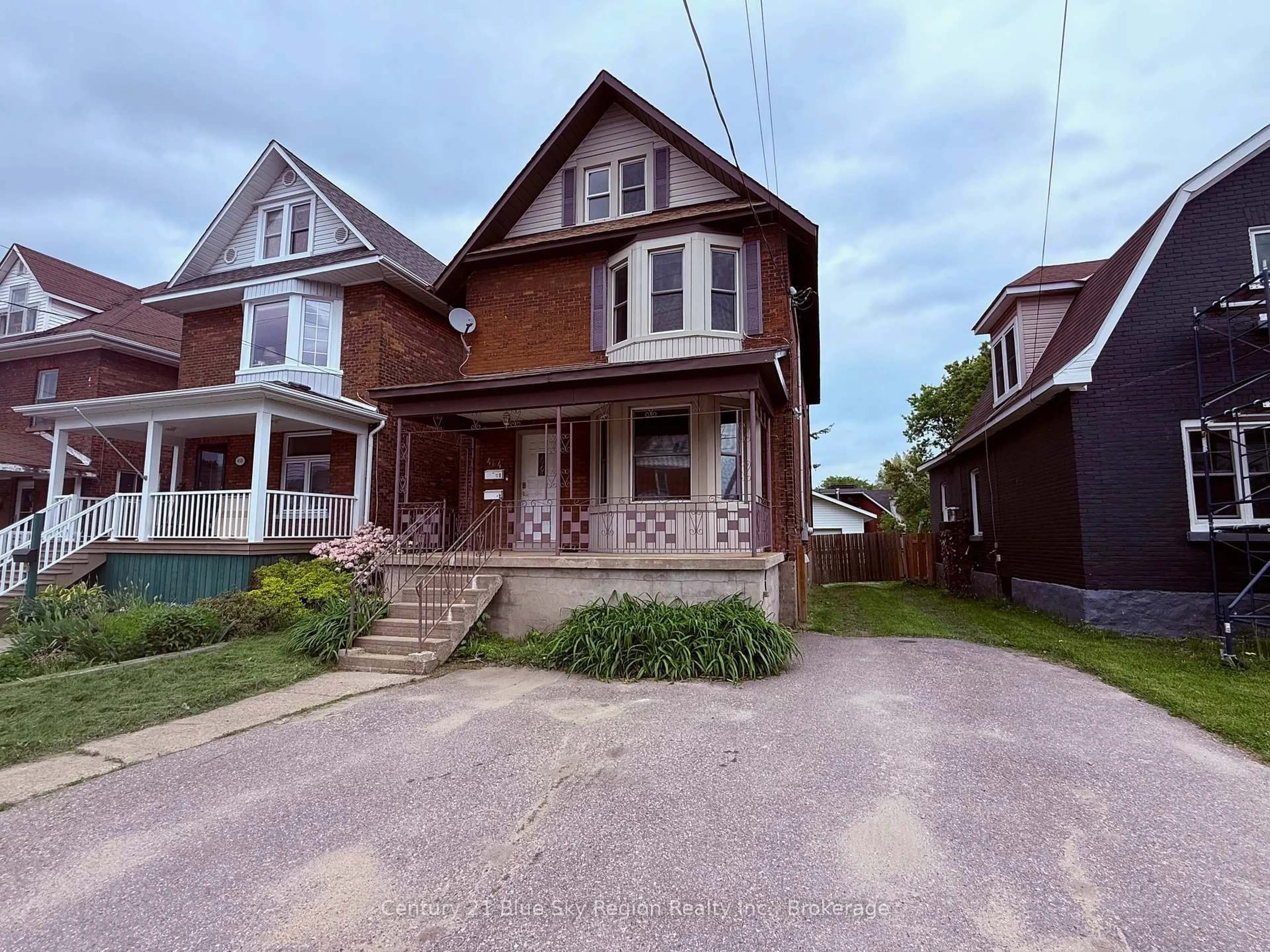 Home with brick exterior material, street for 464 First Ave, North Bay Ontario P1B 1K3