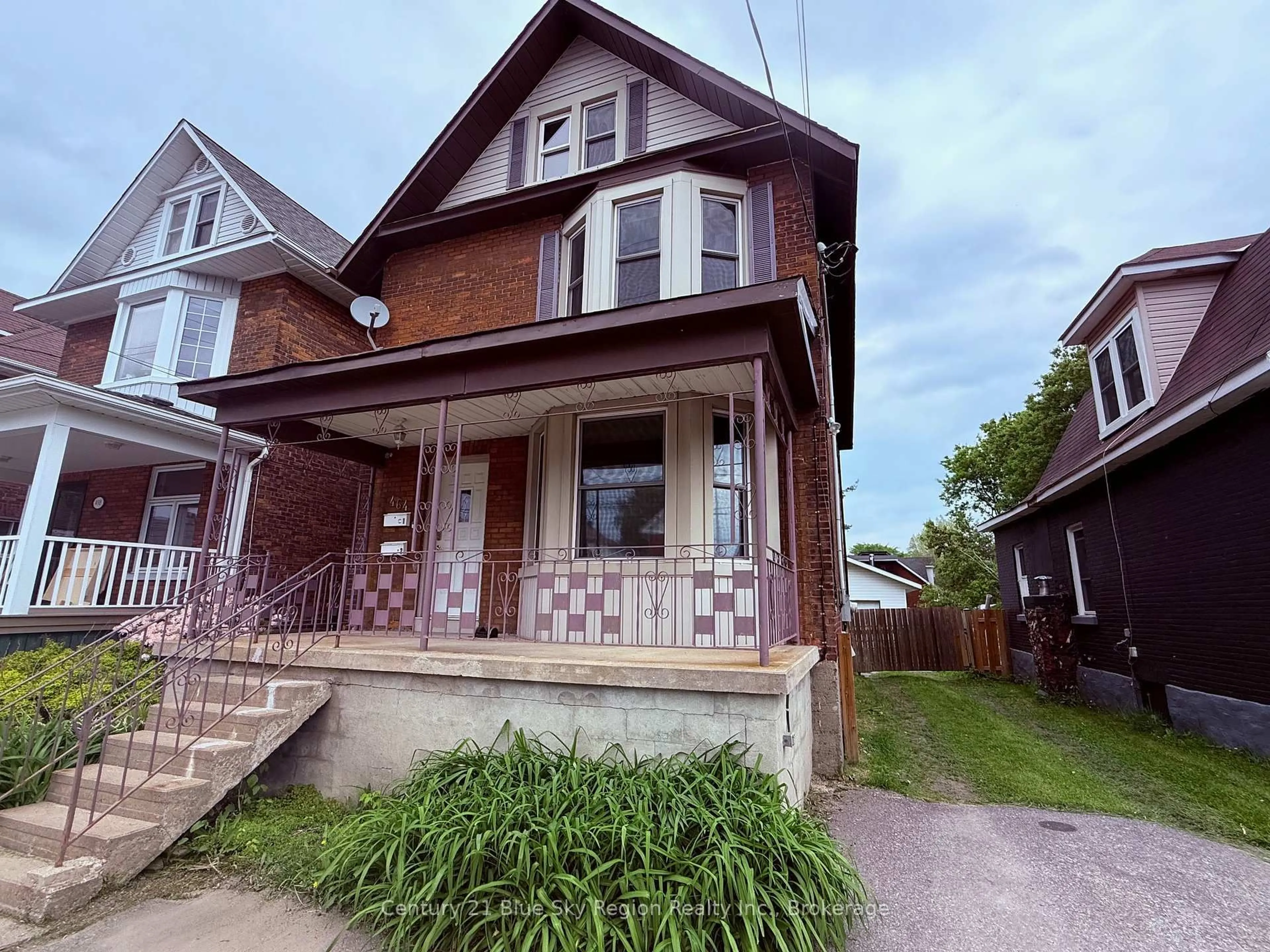 Home with brick exterior material, street for 464 First Ave, North Bay Ontario P1B 1K3