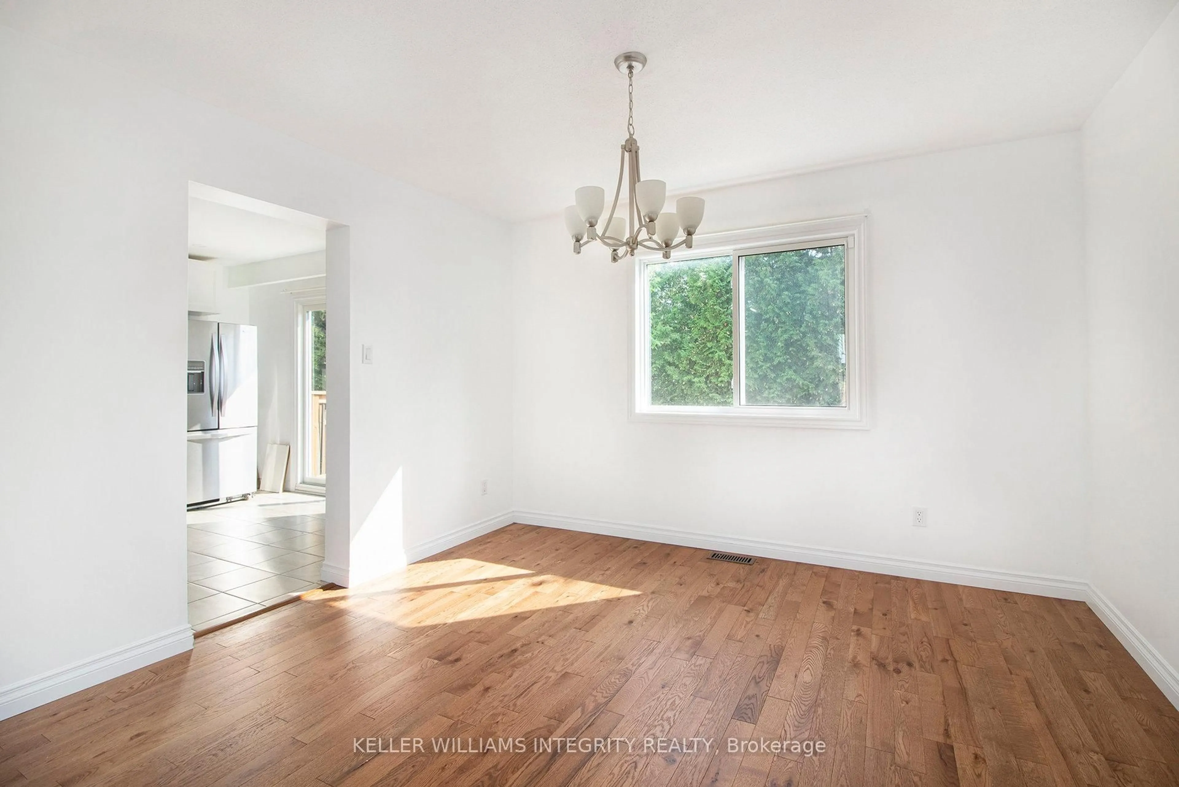 A pic of a room for 2044 Wildflower Dr, Orleans Ontario K1E 3R5