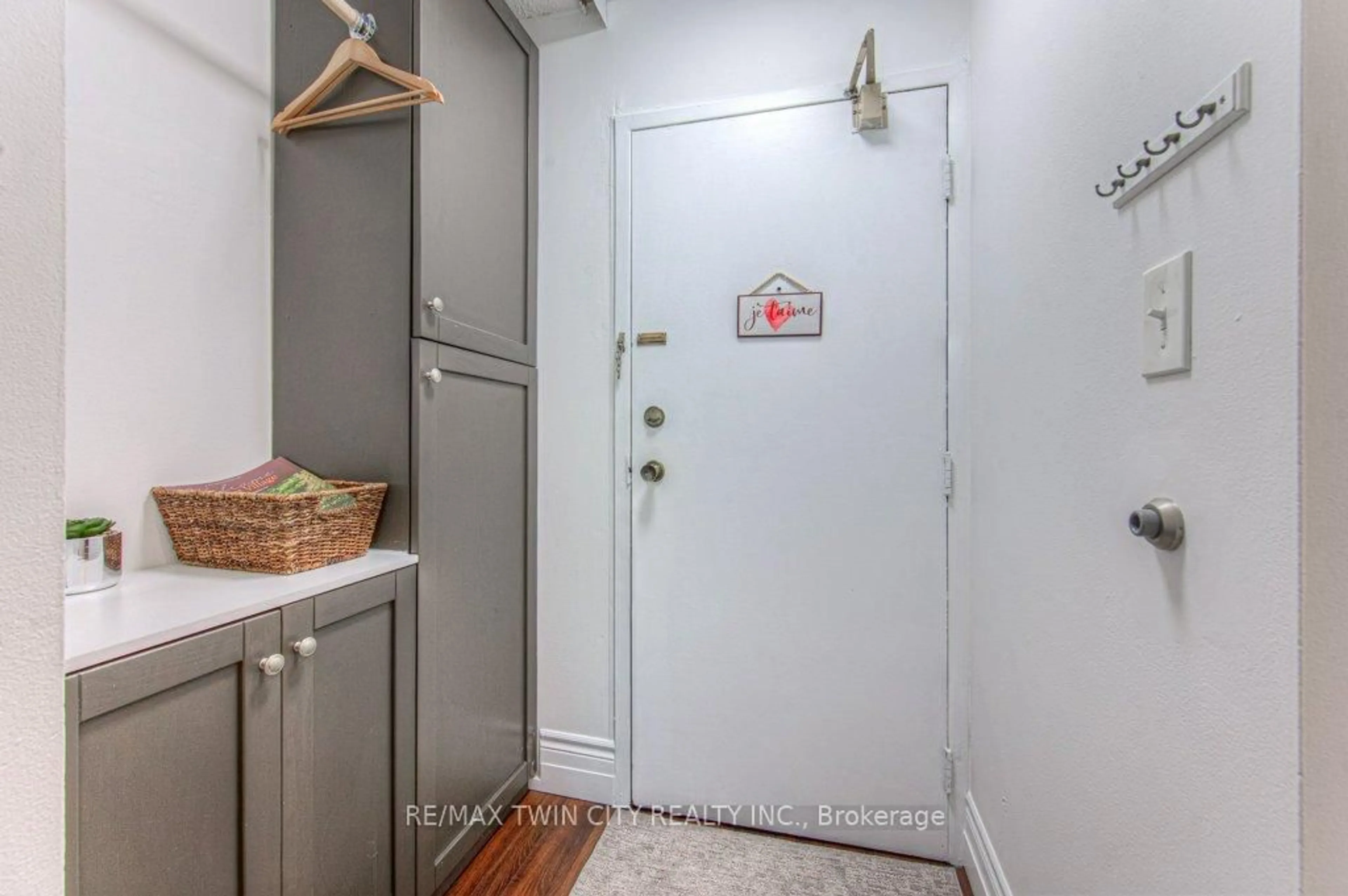 Indoor entryway for 36 Hayhurst Rd #367, Brantford Ontario N3R 6Y9