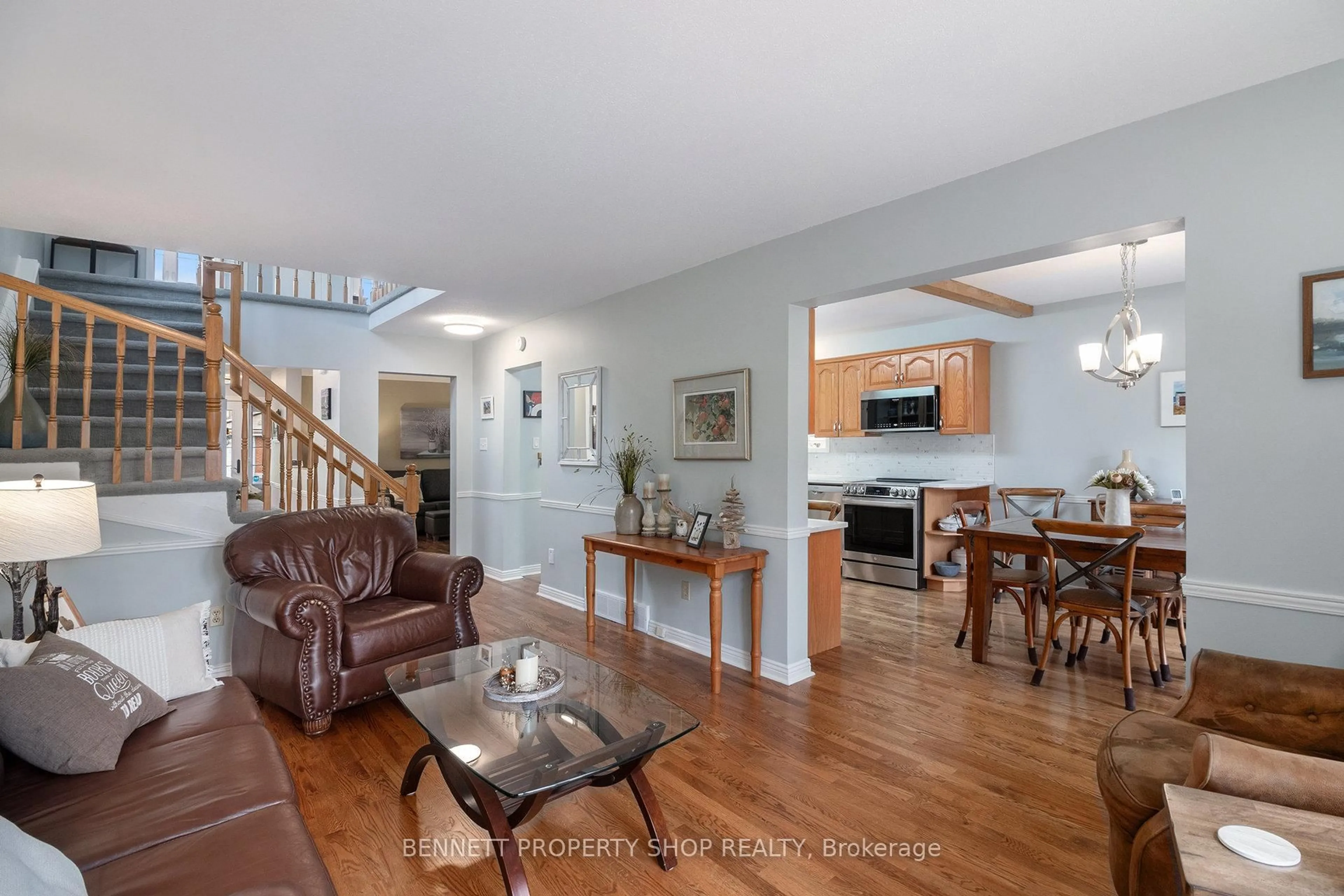 Living room with furniture, unknown for 1100 Burgundy Lane, Ottawa Ontario K1C 2M8