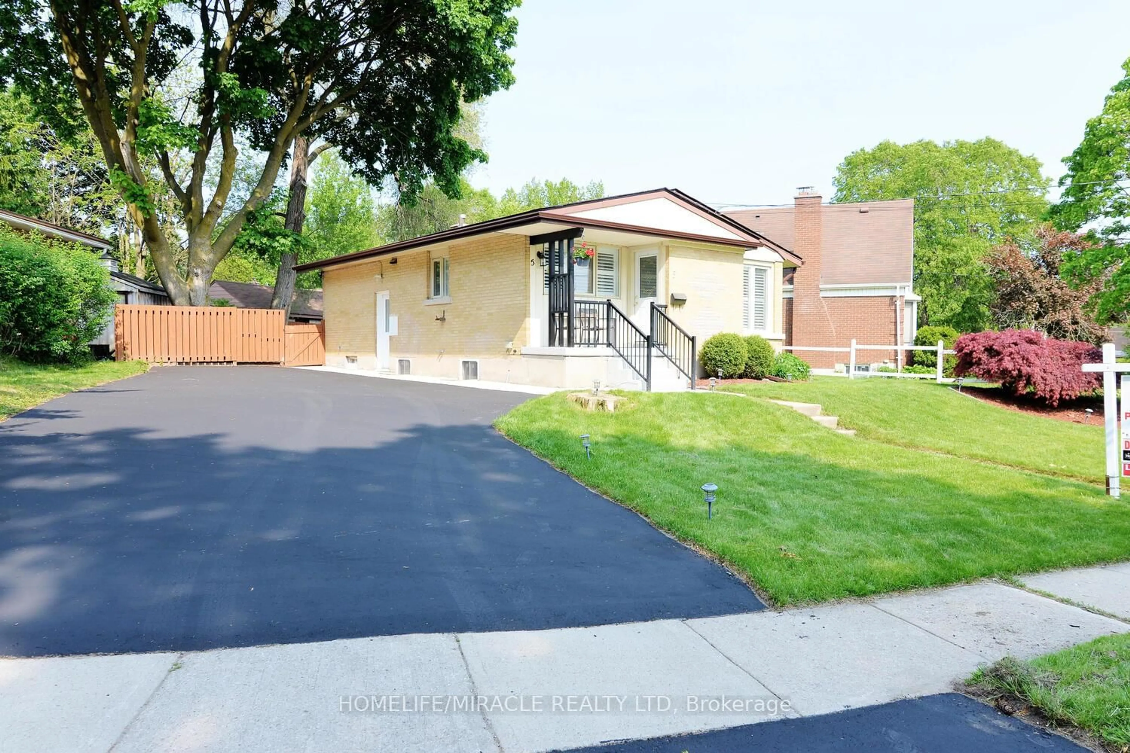 Unknown for 5 Lincoln Cres, Guelph Ontario N1E 1Y7