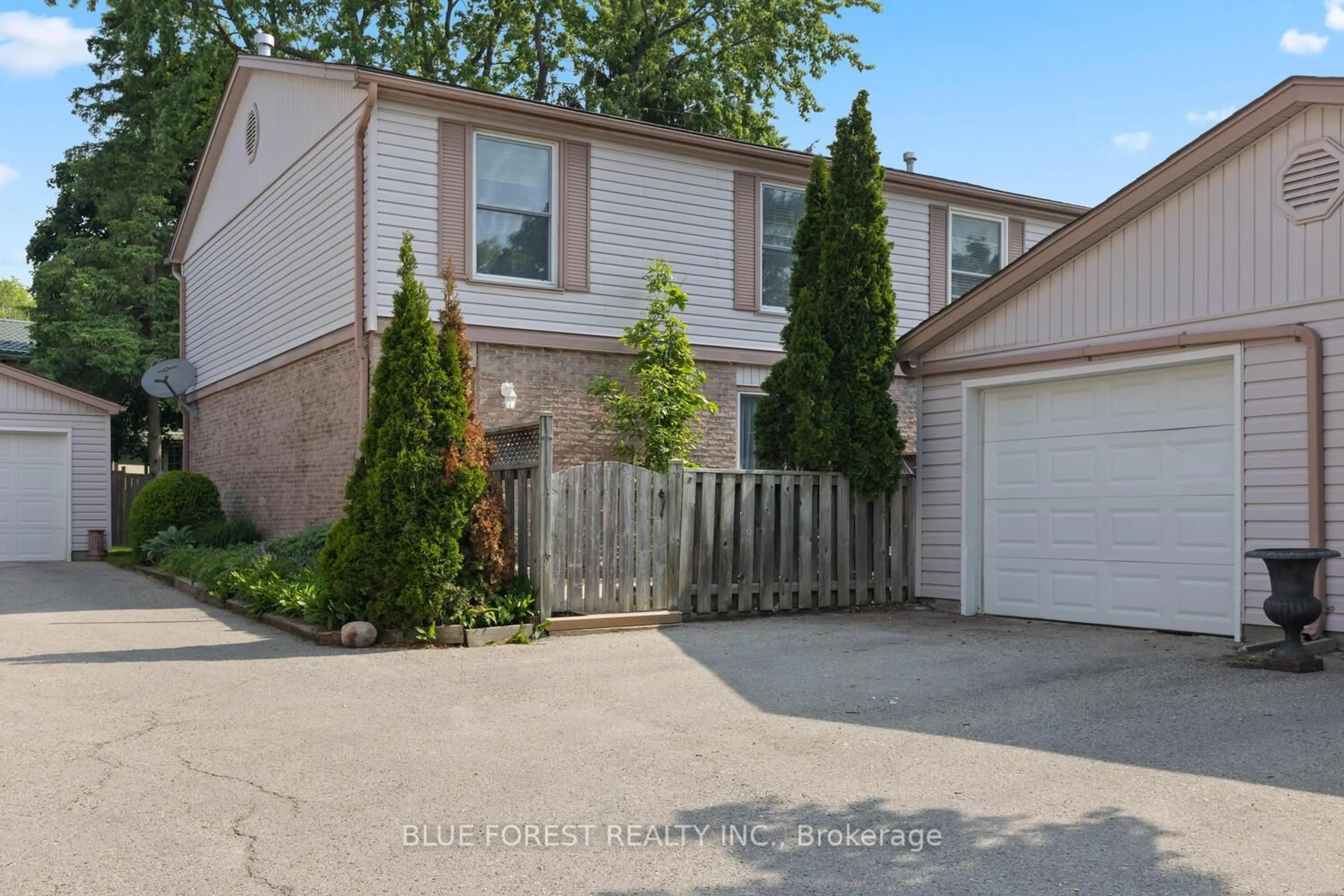 Unknown for 375 Everglade Cres, London North Ontario N6H 4M8