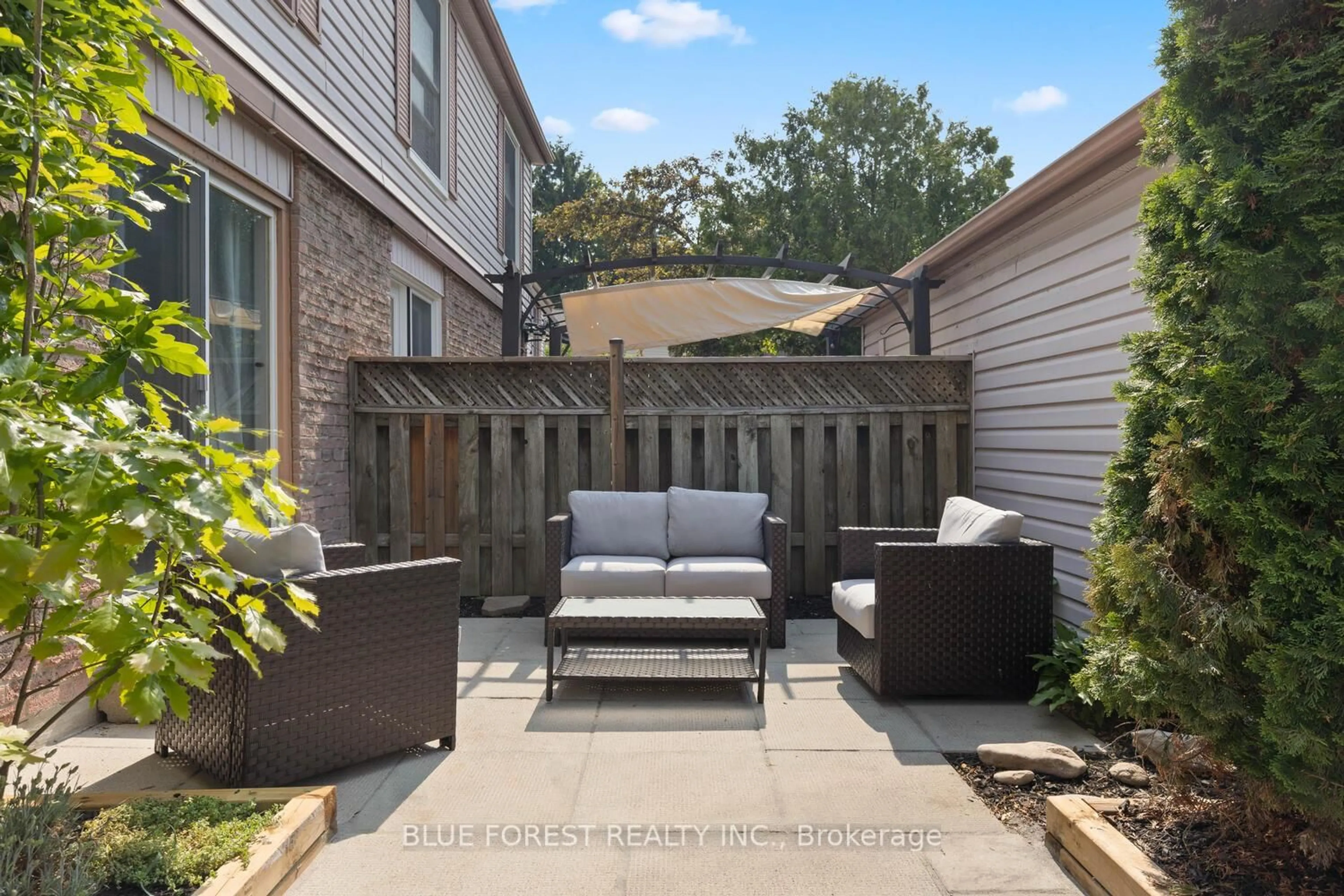 Patio, street for 375 Everglade Cres, London North Ontario N6H 4M8