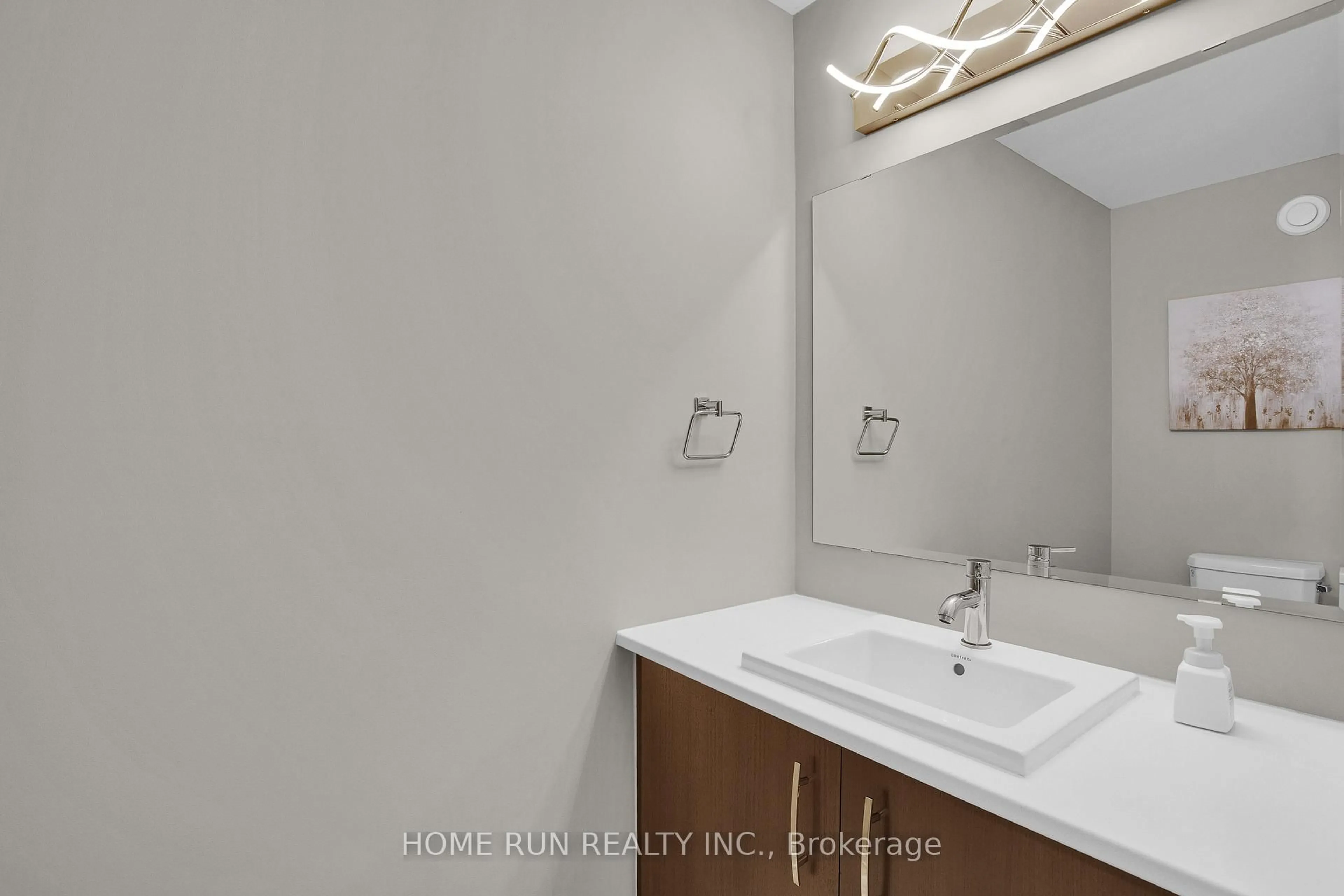 Standard bathroom, ceramic/tile floor for 533 Honeylocust Ave, Stittsville Ontario K2V 0L8