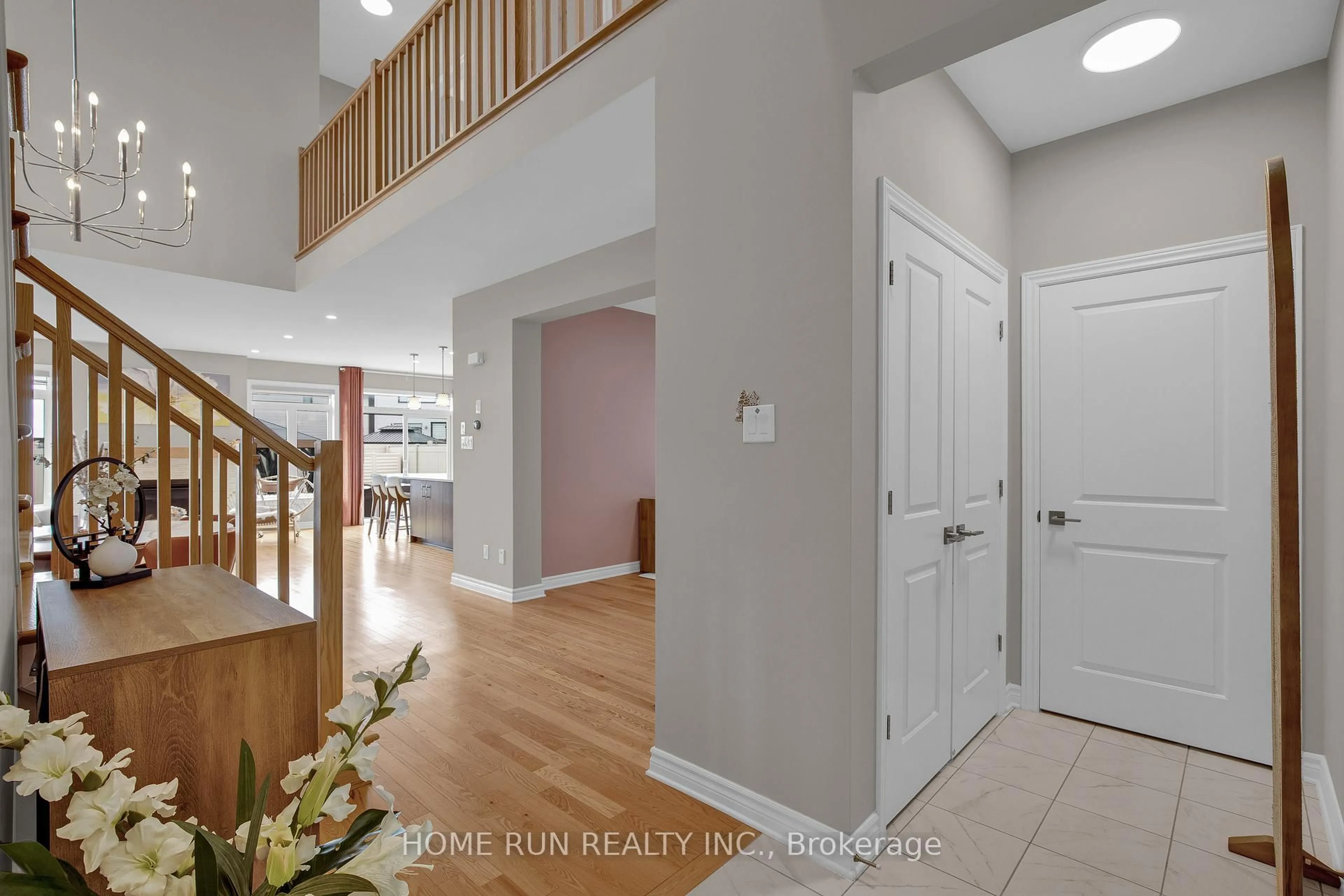 Indoor entryway for 533 Honeylocust Ave, Stittsville Ontario K2V 0L8