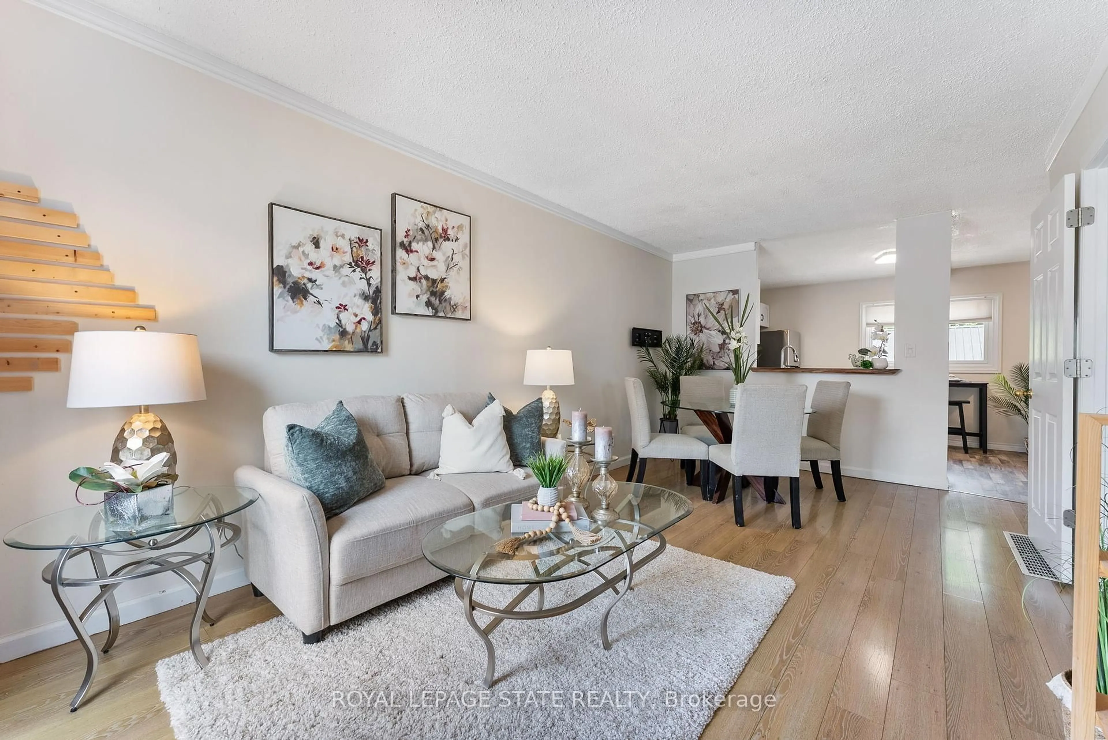 Living room with furniture, unknown for 544 Mary St, Hamilton Ontario L8L 4X7