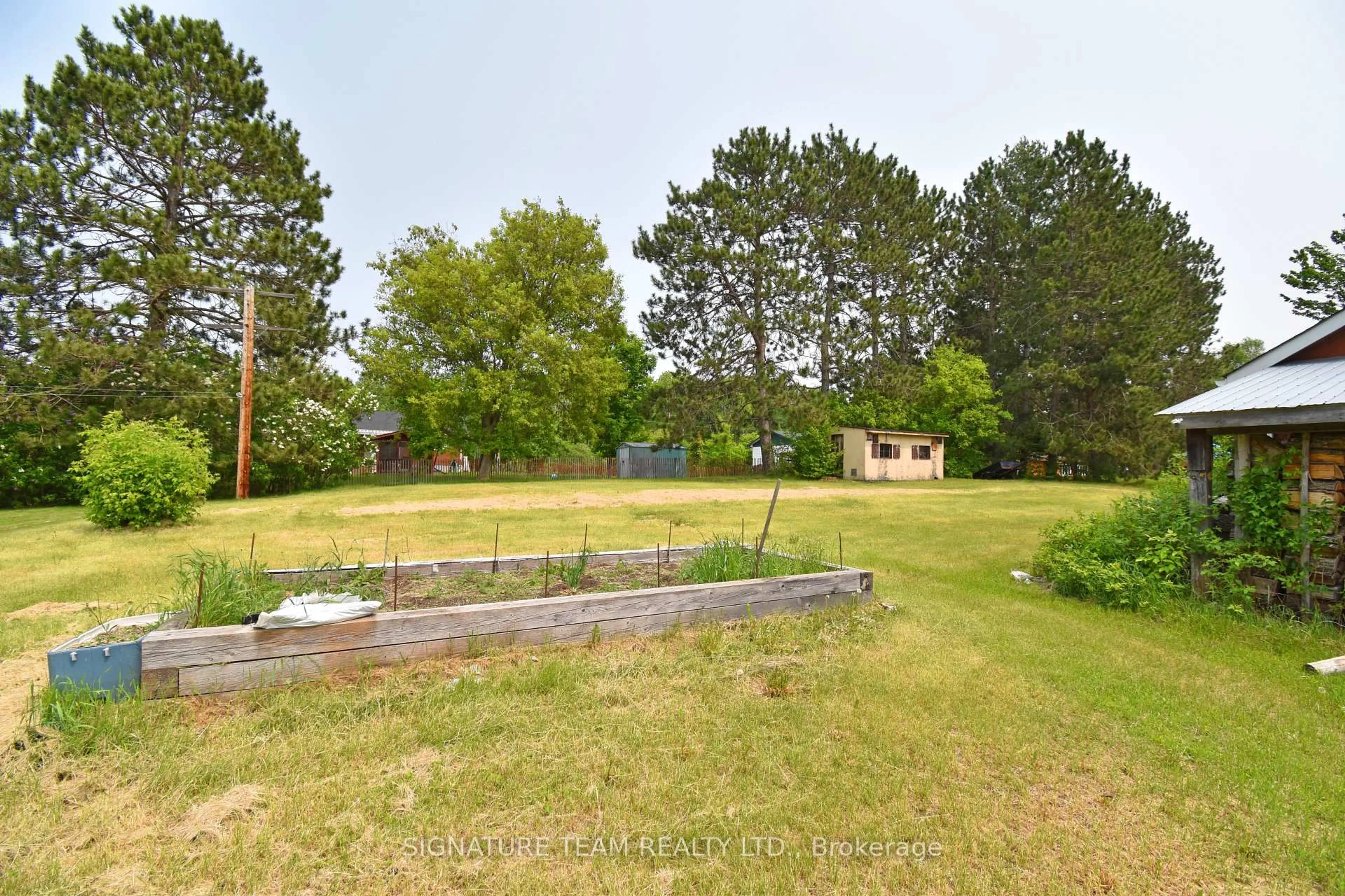 A pic from outside/outdoor area/front of a property/back of a property/a pic from drone, unknown for 22 Elm St, Killaloe Ontario K0J 2A0