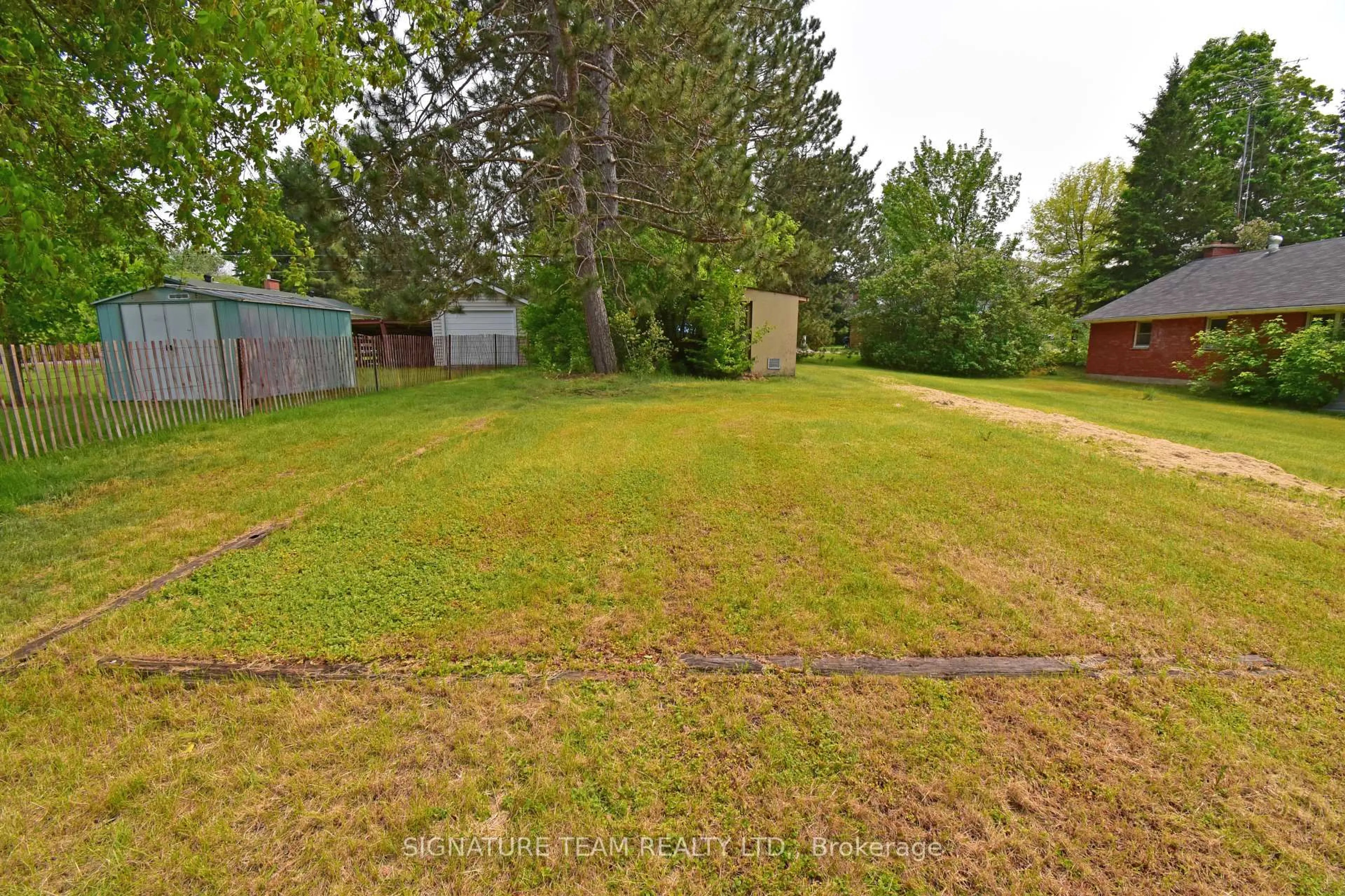 A pic from outside/outdoor area/front of a property/back of a property/a pic from drone, unknown for 22 Elm St, Killaloe Ontario K0J 2A0