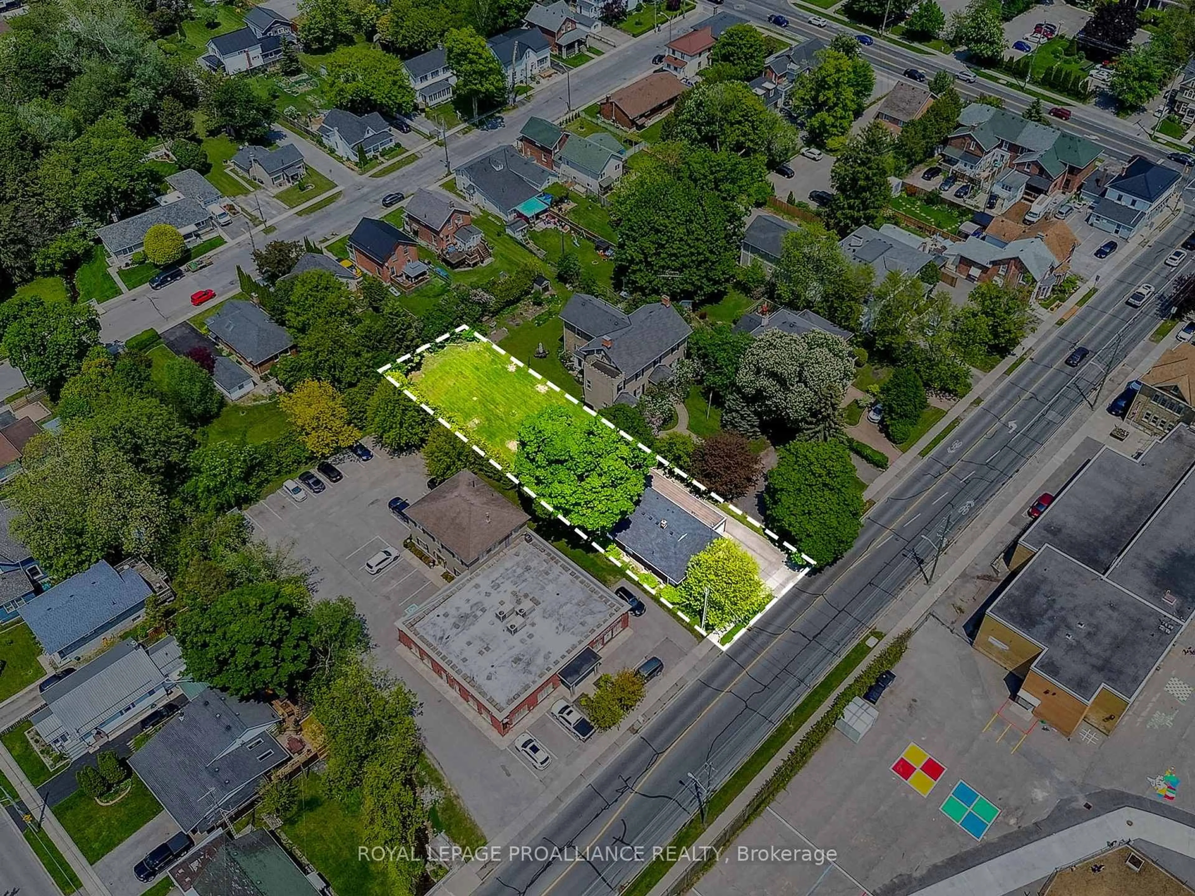 A pic from outside/outdoor area/front of a property/back of a property/a pic from drone, street for 40 University Ave, Cobourg Ontario K9A 2G5