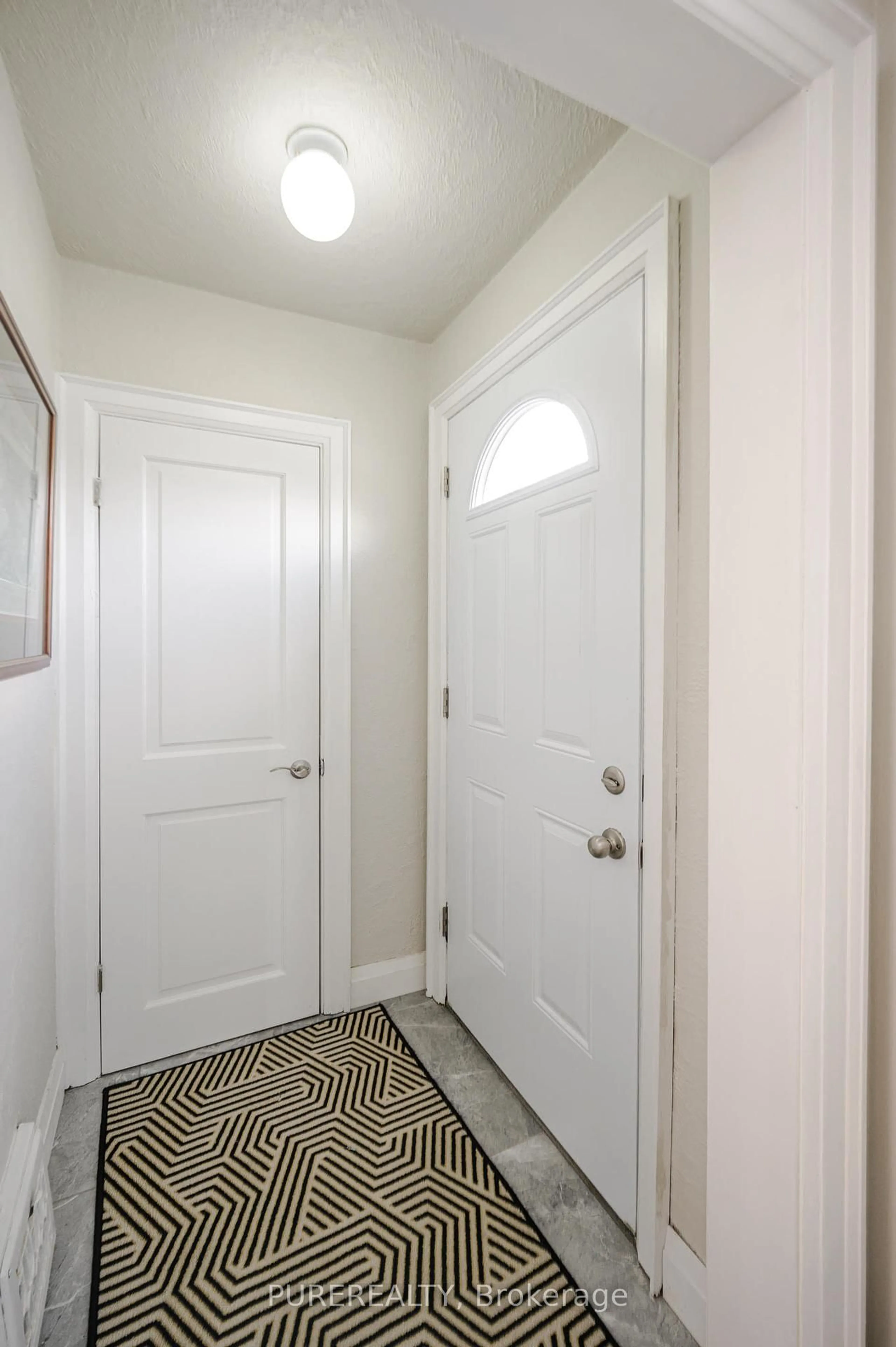 Indoor entryway for 143 Tuxedo Ave, Hamilton Ontario L8K 2S2