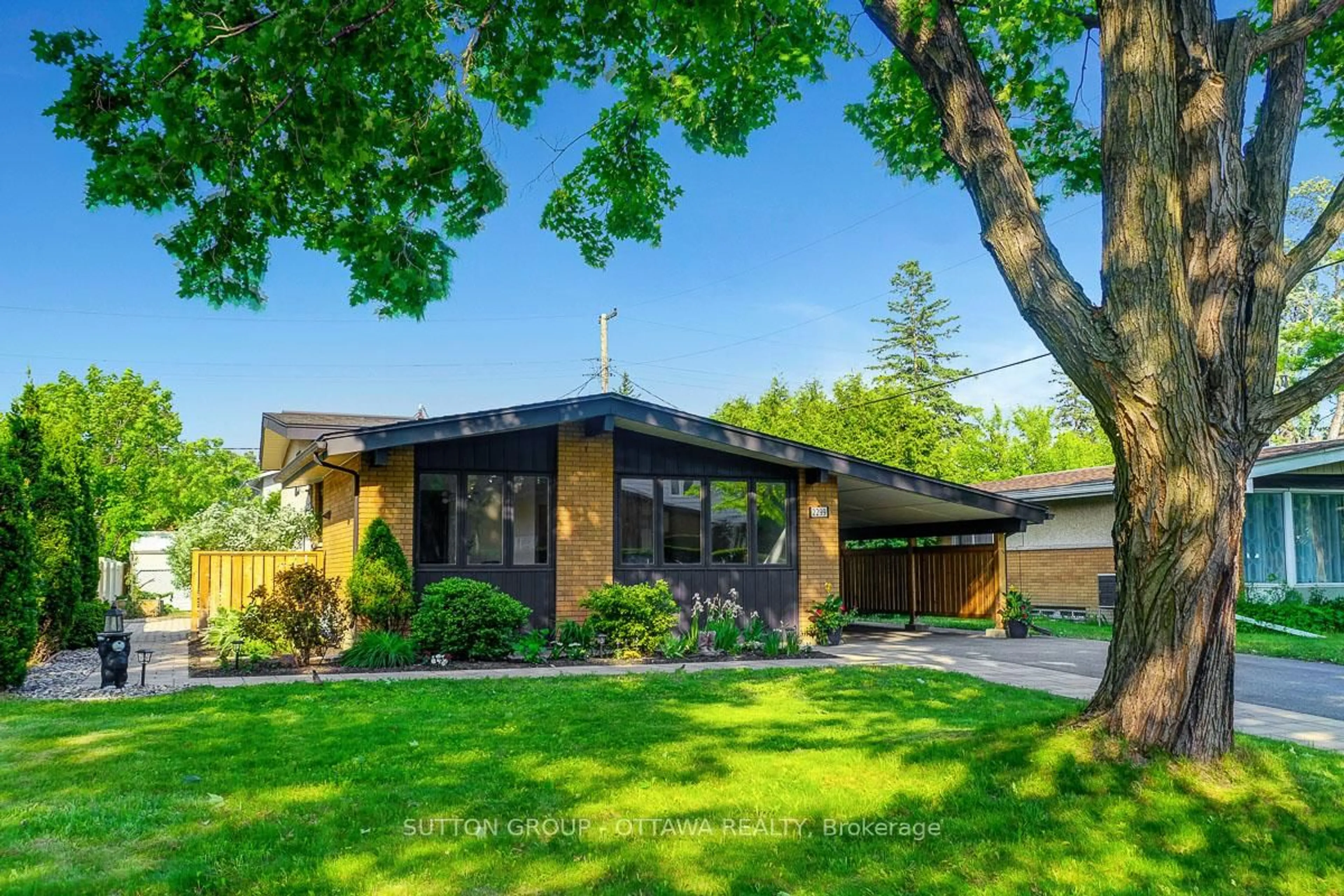 Home with brick exterior material, street for 2299 Crane St, Ottawa Ontario K1G 3C6