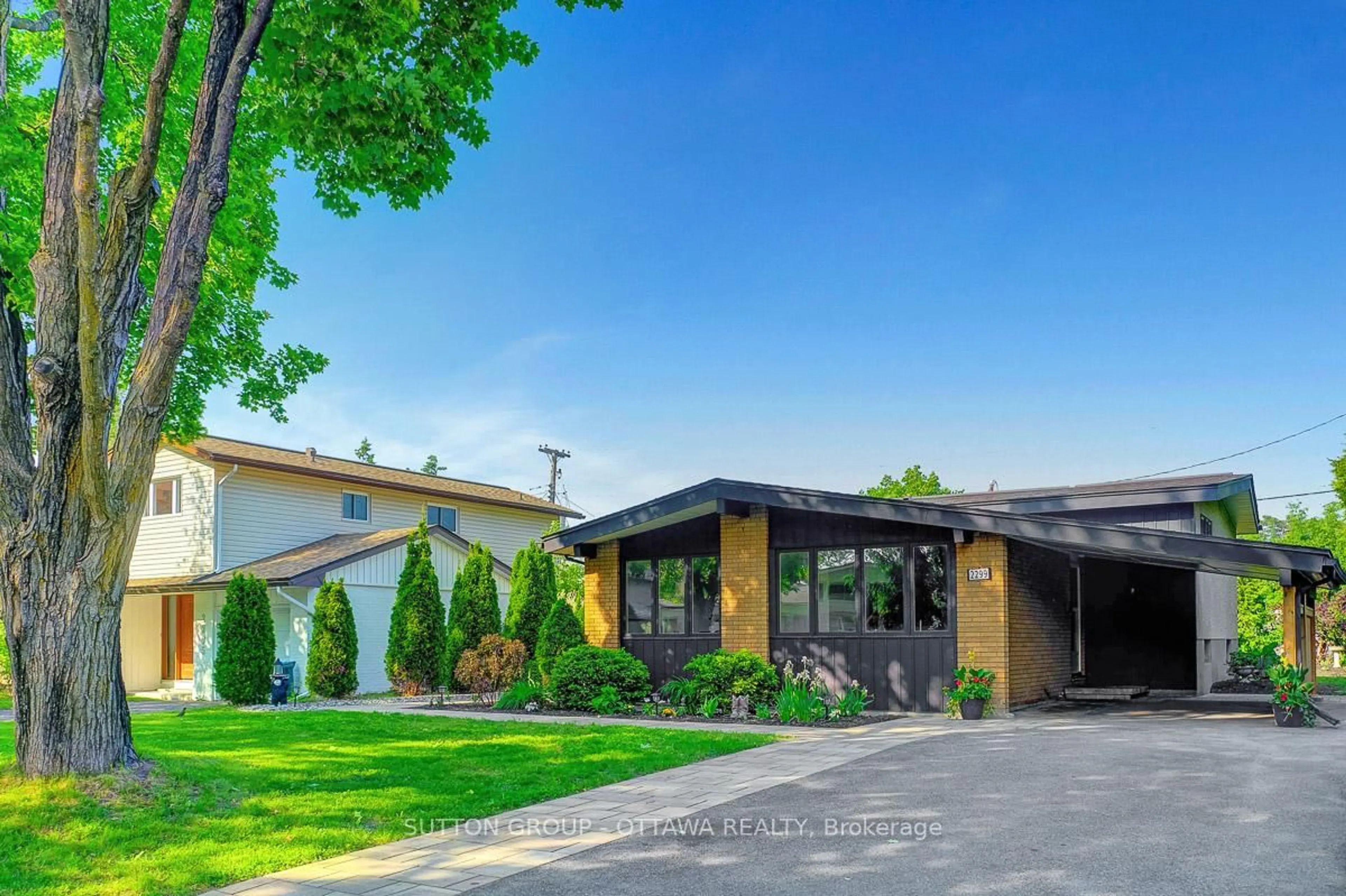 Home with vinyl exterior material, street for 2299 Crane St, Ottawa Ontario K1G 3C6