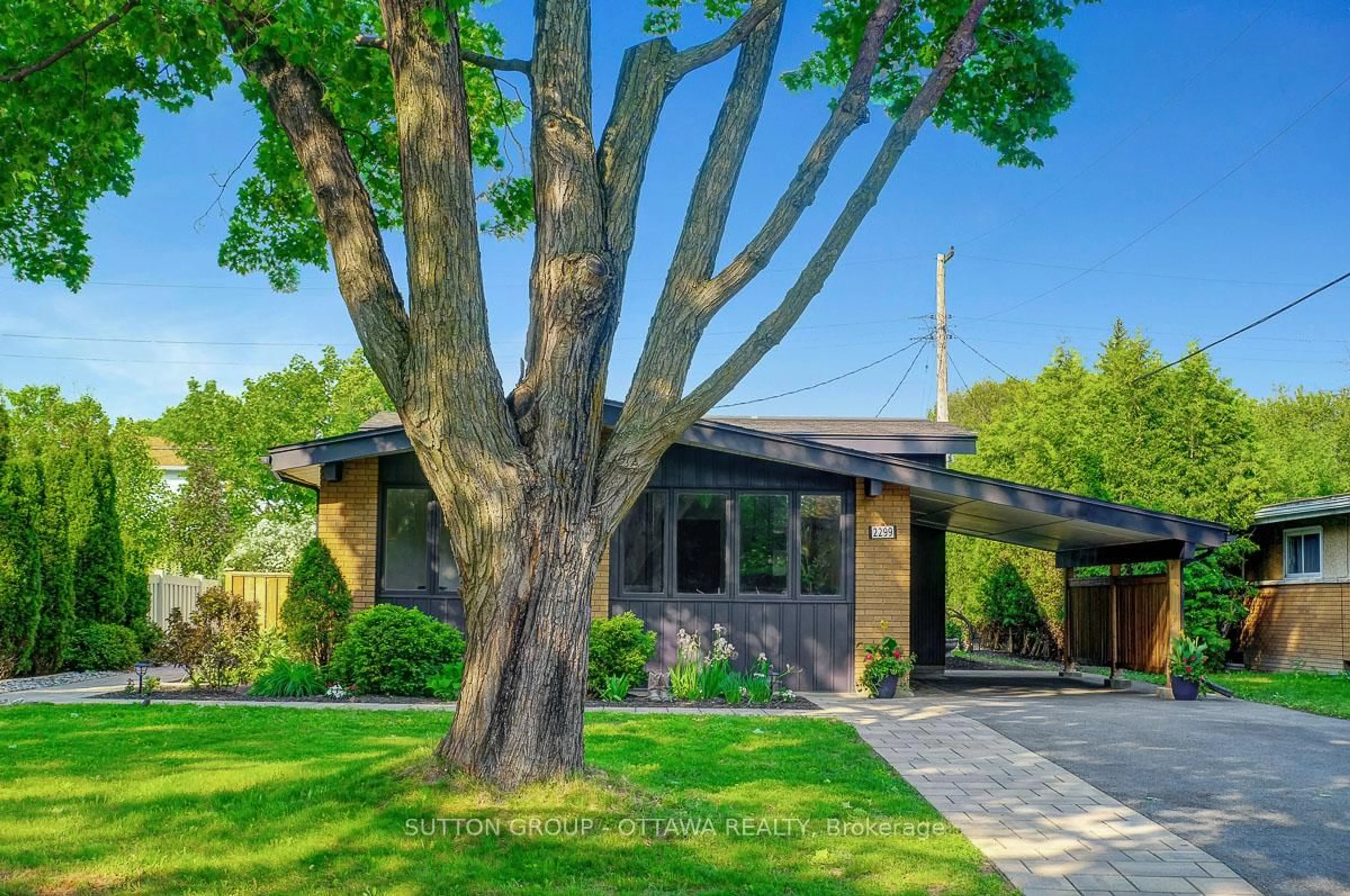 Home with brick exterior material, street for 2299 Crane St, Ottawa Ontario K1G 3C6
