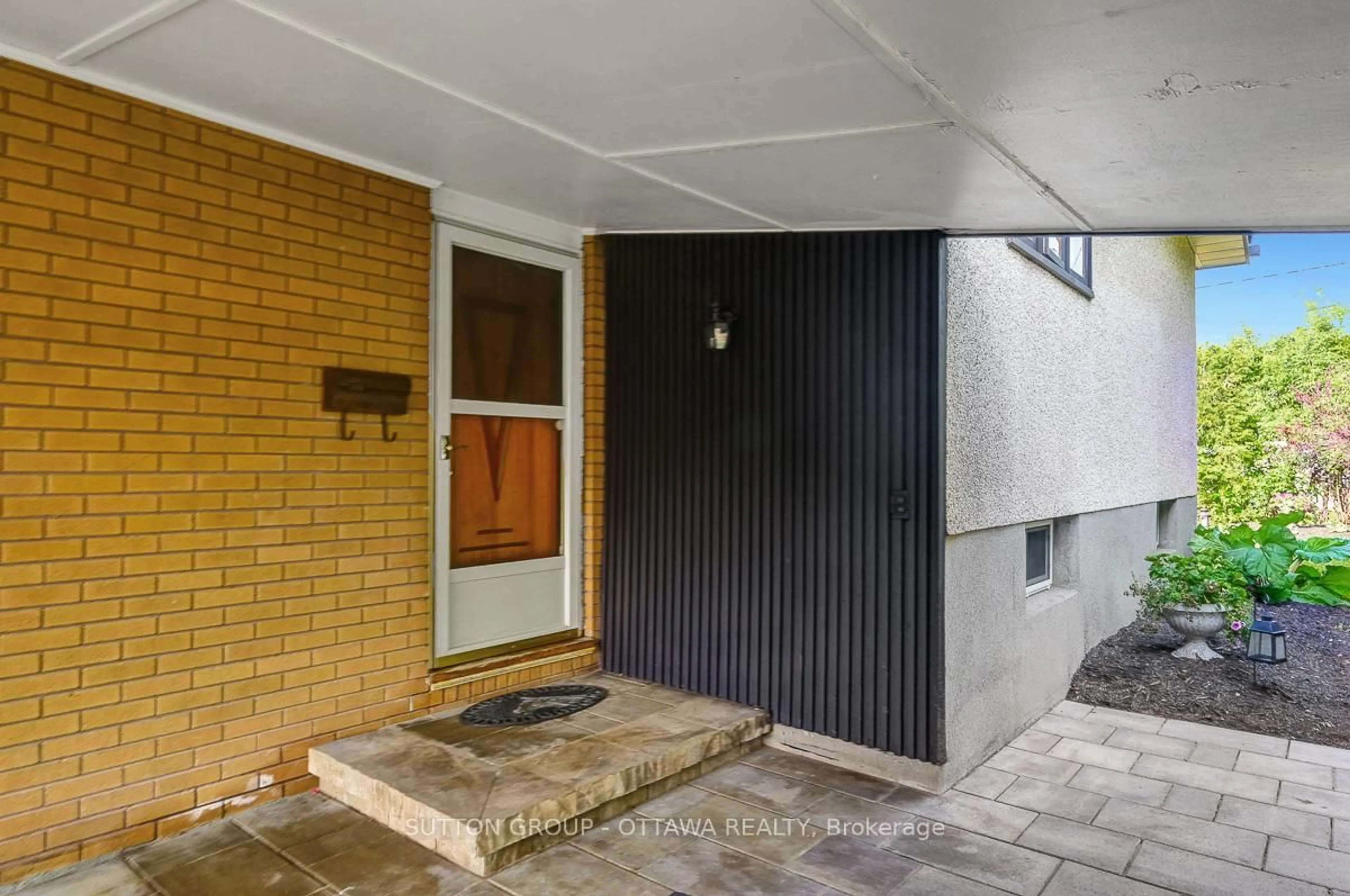 Unknown for 2299 Crane St, Ottawa Ontario K1G 3C6