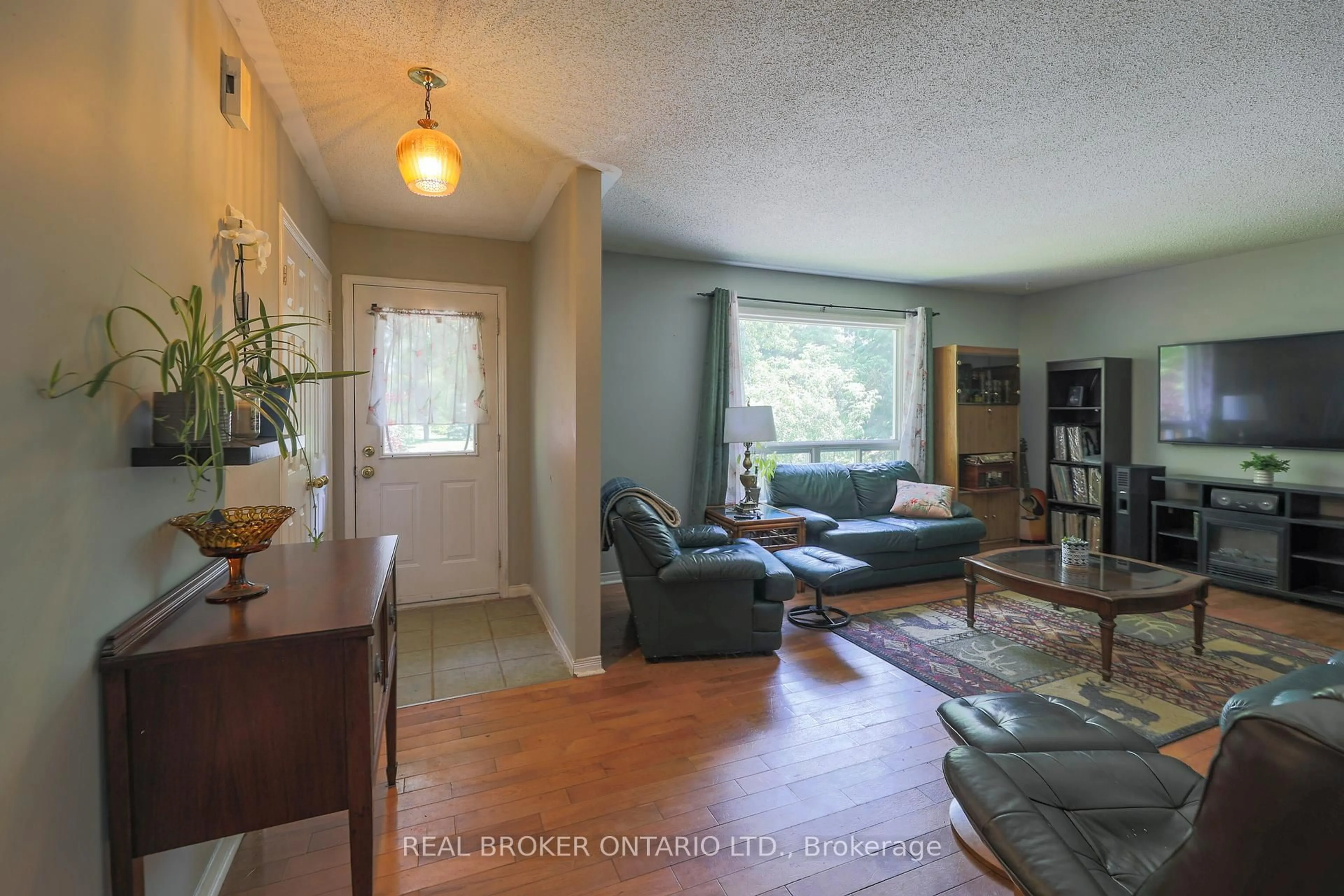 Living room with furniture, unknown for 30 Kingfisher Cres, North Grenville Ontario K0G 1J0