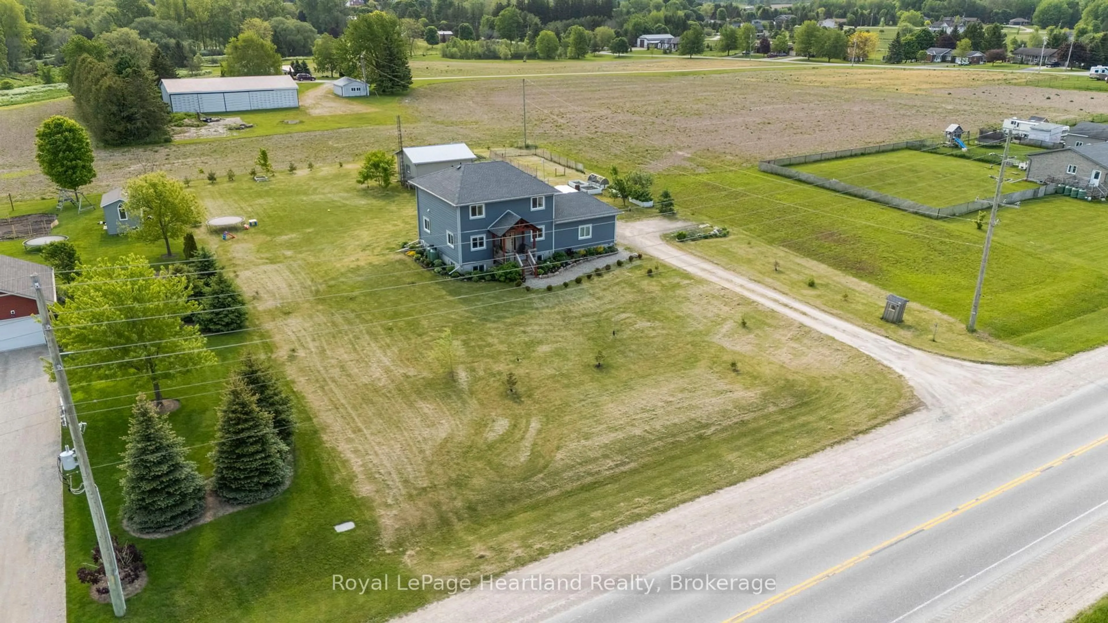 A pic from outside/outdoor area/front of a property/back of a property/a pic from drone, building for 1060 BRUSSELS  LINE, Howick Ontario N0G 2X0