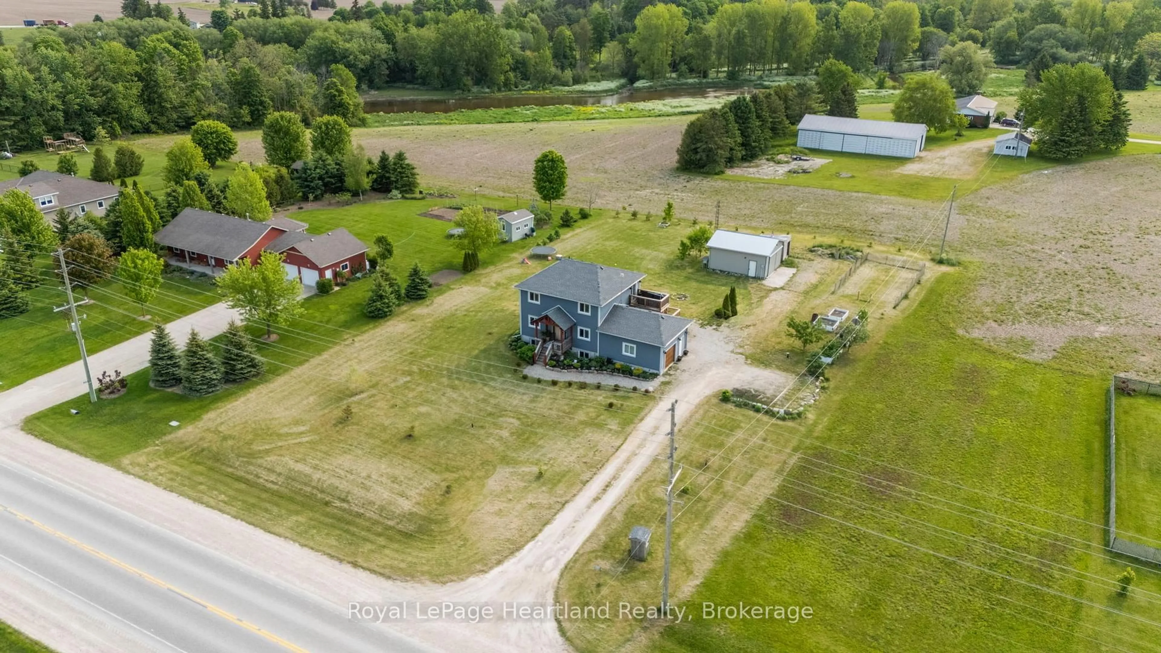 A pic from outside/outdoor area/front of a property/back of a property/a pic from drone, building for 1060 BRUSSELS  LINE, Howick Ontario N0G 2X0