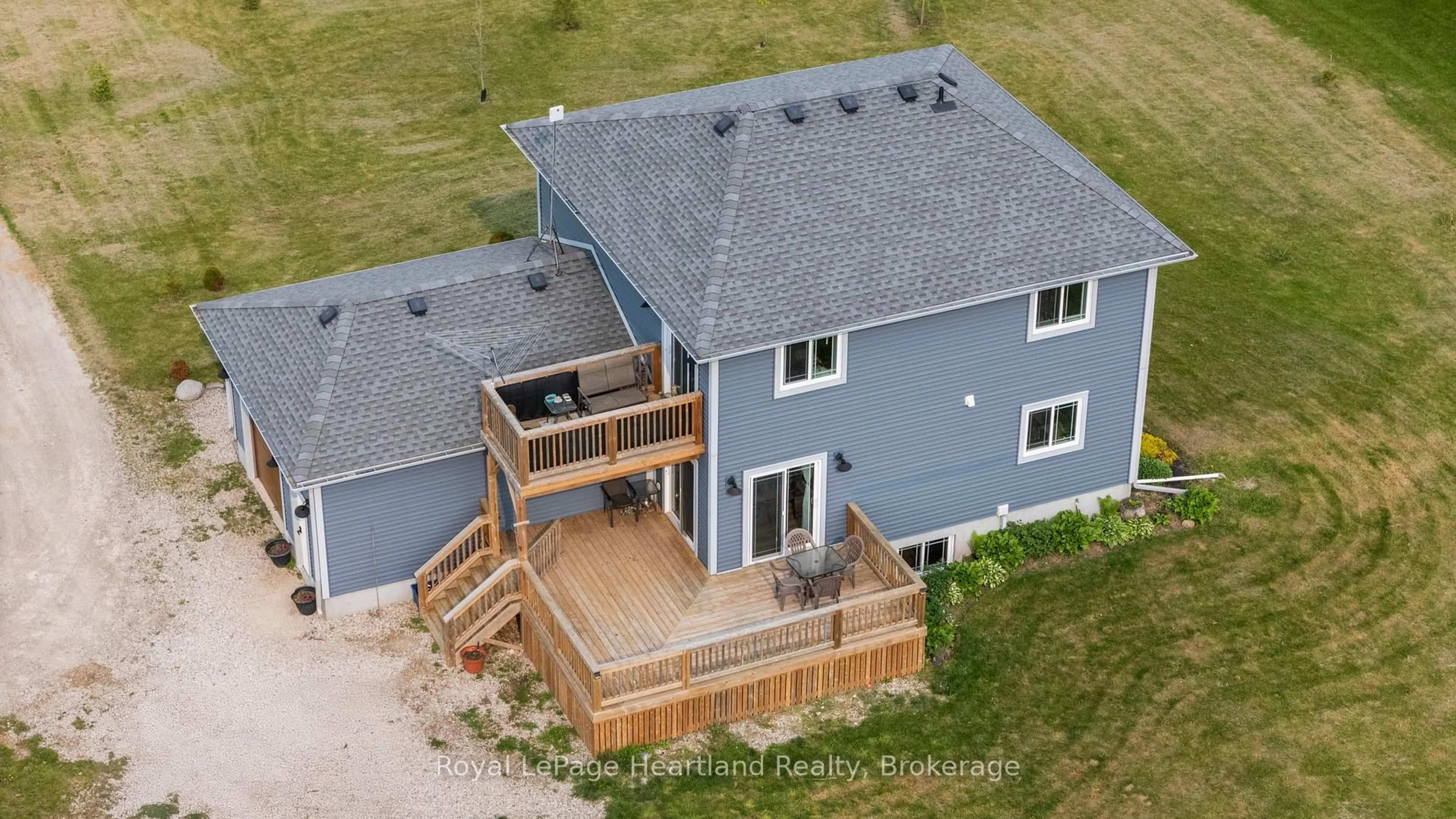 A pic from outside/outdoor area/front of a property/back of a property/a pic from drone, building for 1060 BRUSSELS  LINE, Howick Ontario N0G 2X0