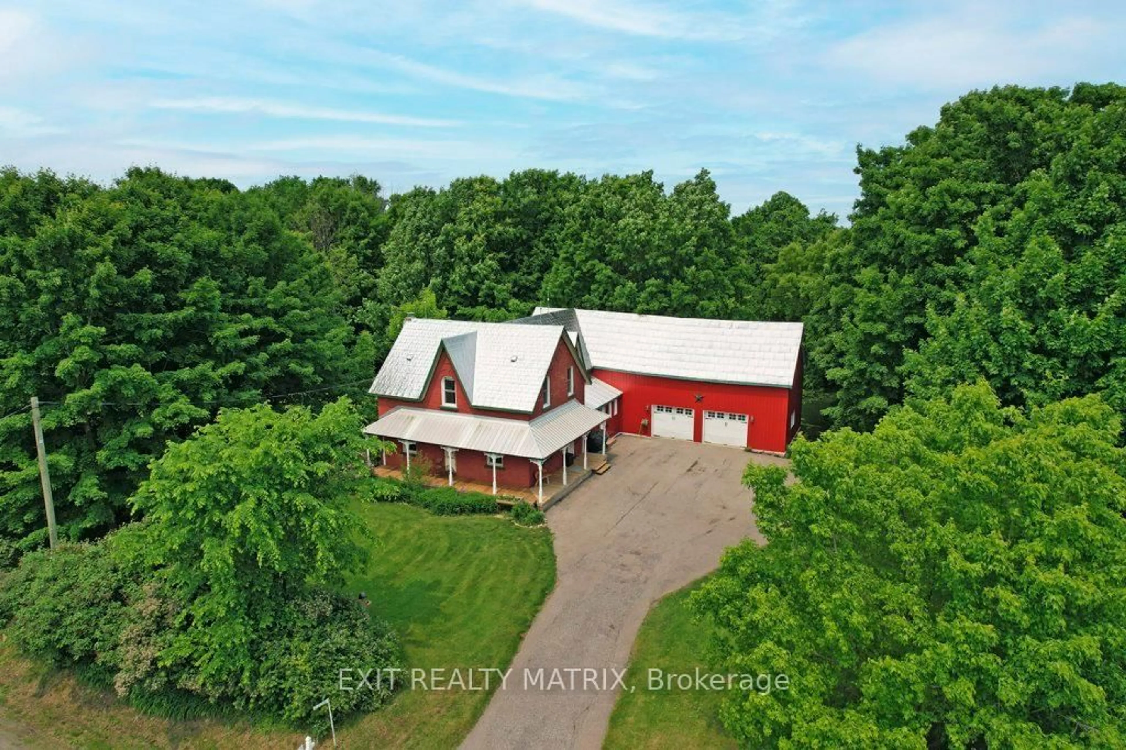 A pic from outside/outdoor area/front of a property/back of a property/a pic from drone, building for 7735 Snake Island Rd, Metcalfe Ontario K0A 2P0