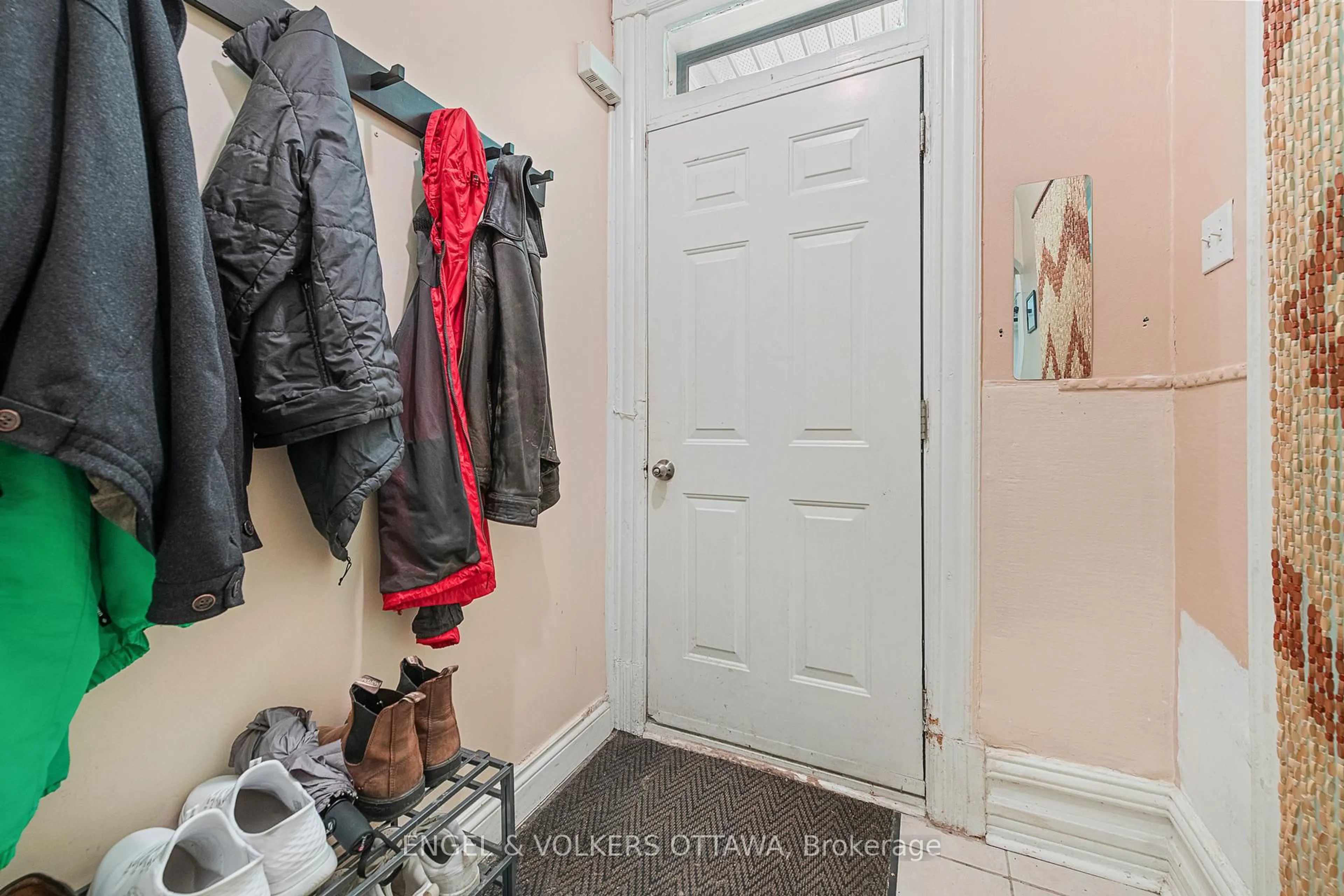 Storage room or clothes room or walk-in closet for 176 Arlington Ave, Ottawa Ontario K1R 5S7