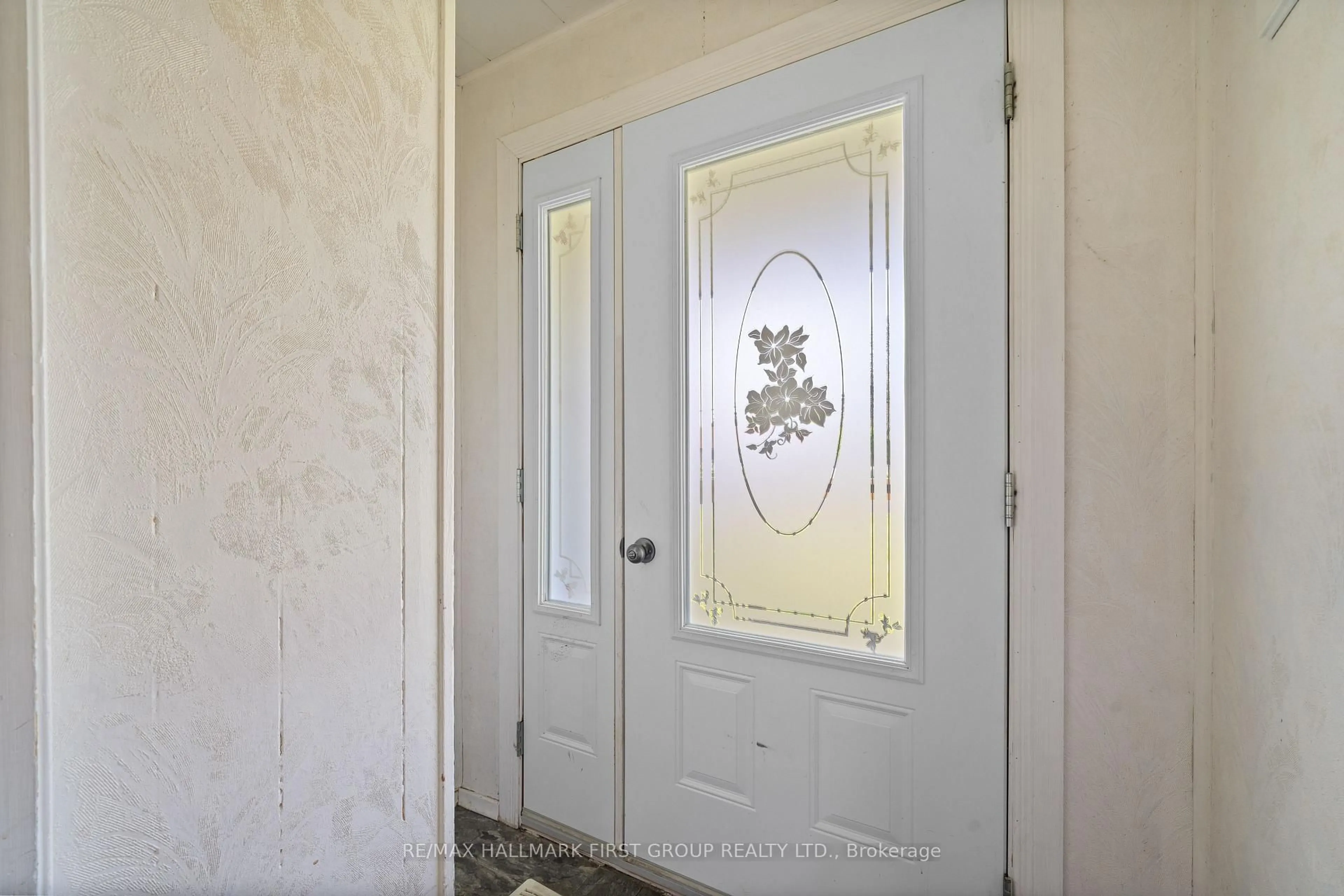 Indoor entryway for 12 Roseland Dr, Quinte West Ontario K0K 1L0