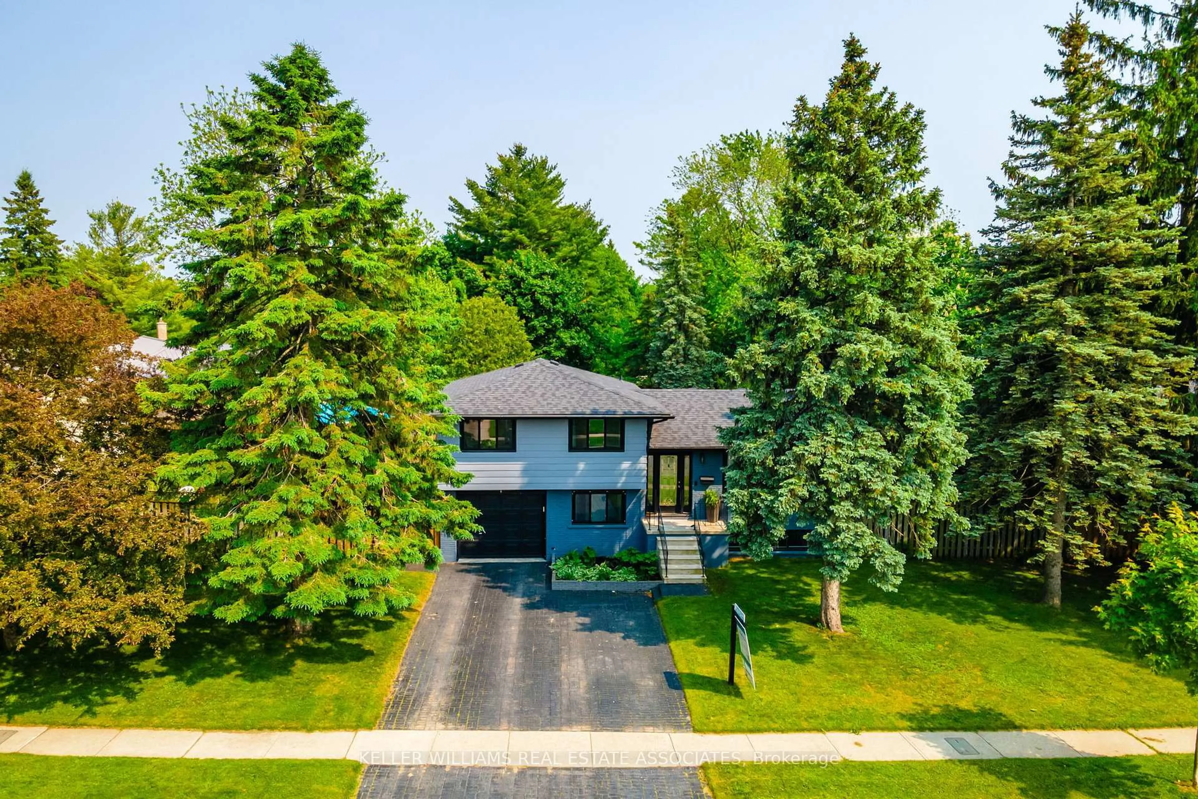 A pic from outside/outdoor area/front of a property/back of a property/a pic from drone, street for 7 Michael Pl, Guelph Ontario N1H 6R9