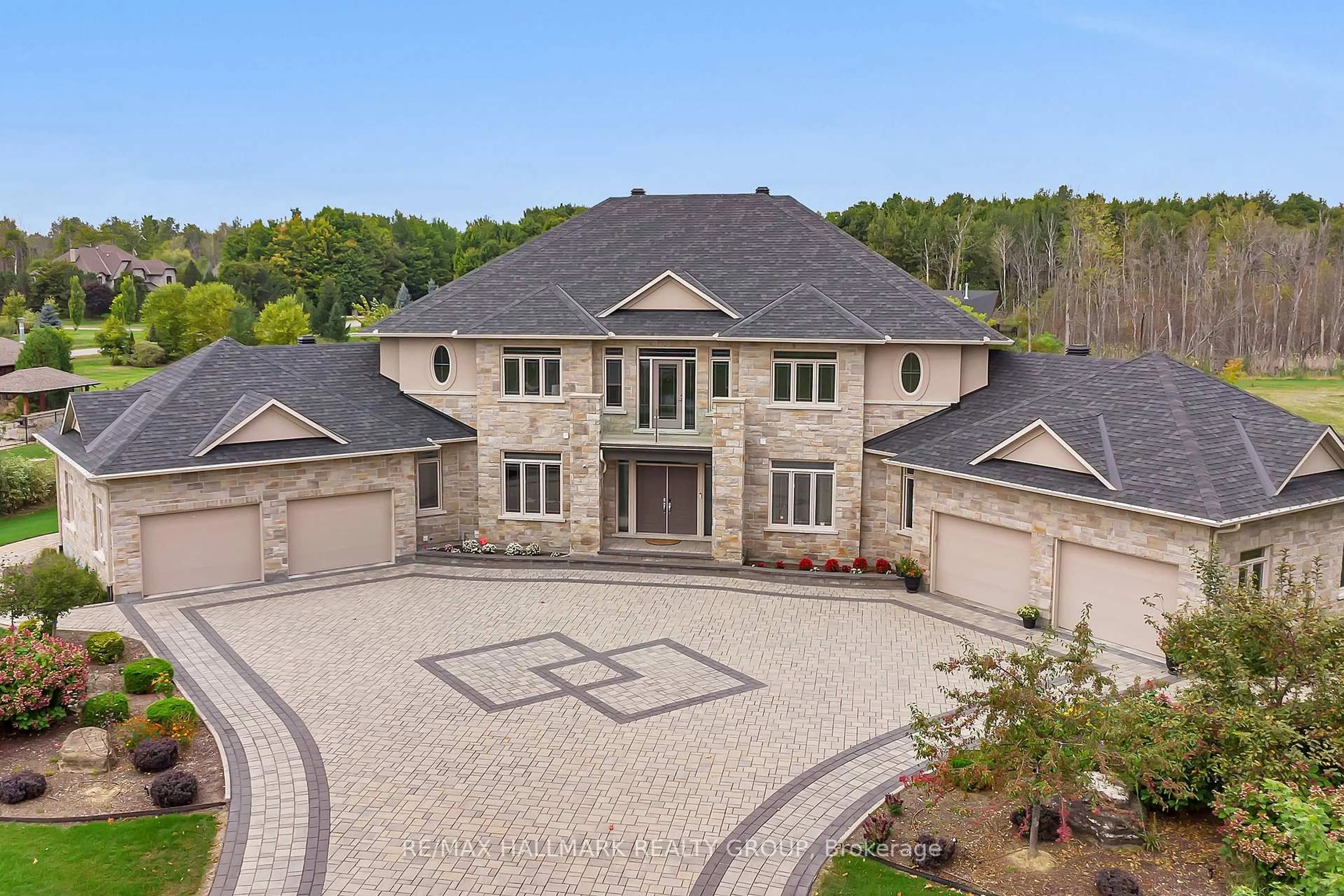 A pic from outside/outdoor area/front of a property/back of a property/a pic from drone, street for 5813 Red Castle Rdge, Ottawa Ontario K4M 0A4