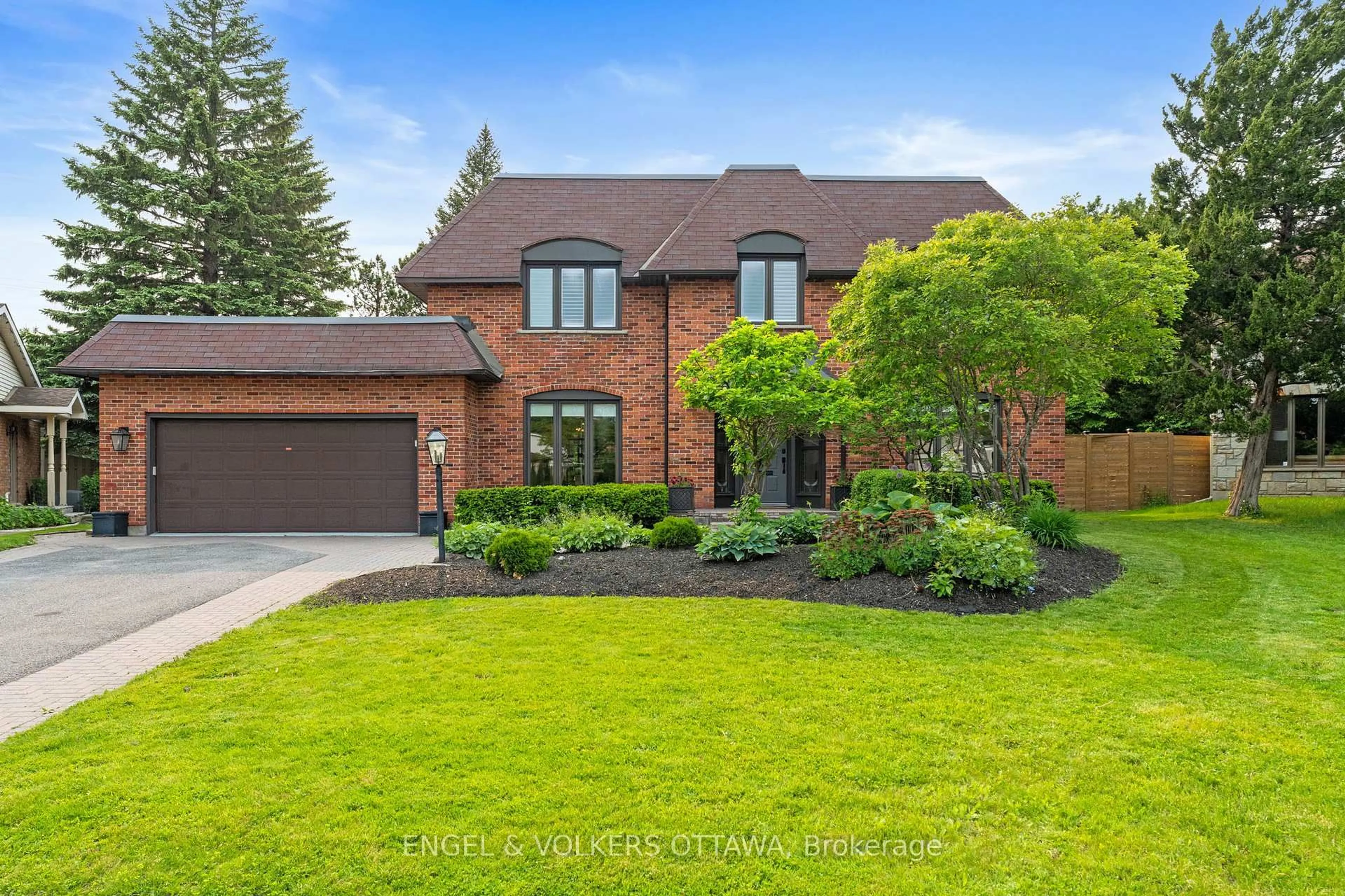 Home with brick exterior material, street for 20 Garand Pl, Ottawa Ontario K1H 8M1
