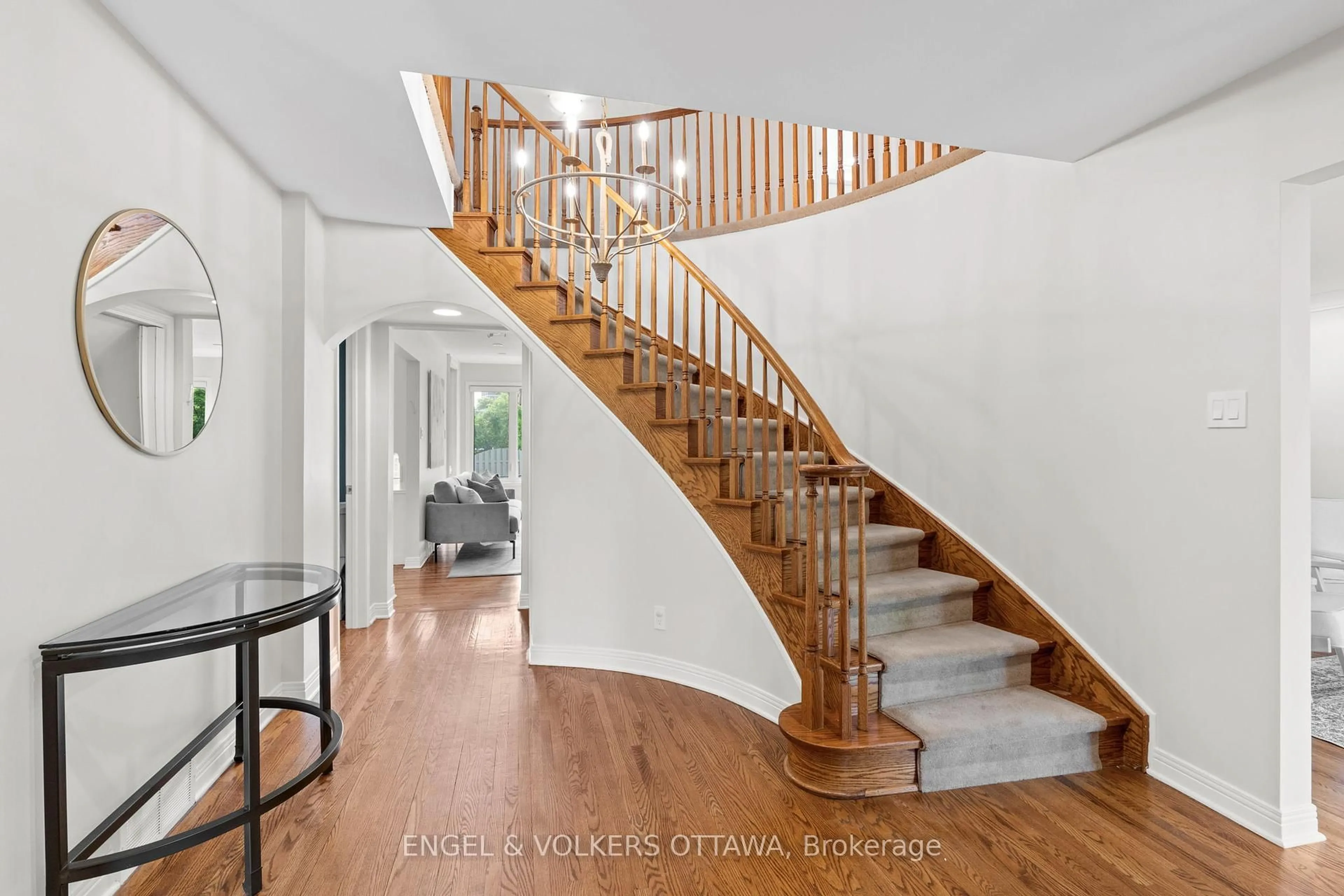 Unknown for 20 Garand Pl, Ottawa Ontario K1H 8M1