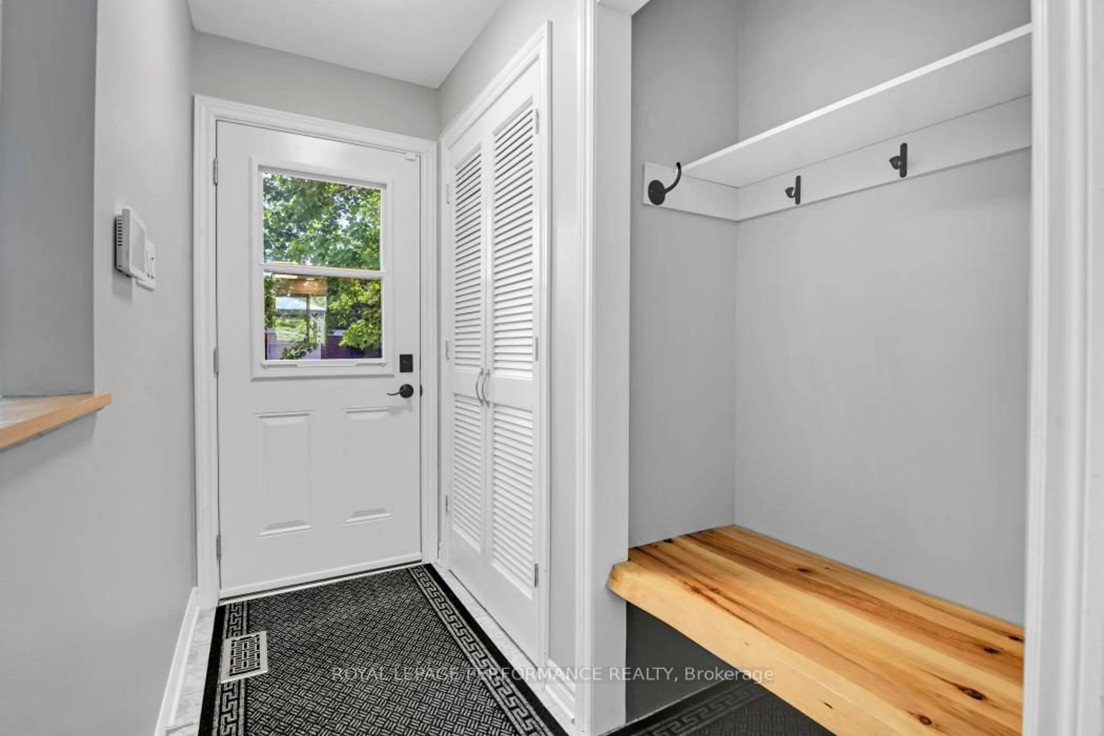 Indoor entryway for 2154 Monson Cres, Ottawa Ontario K1J 6A8