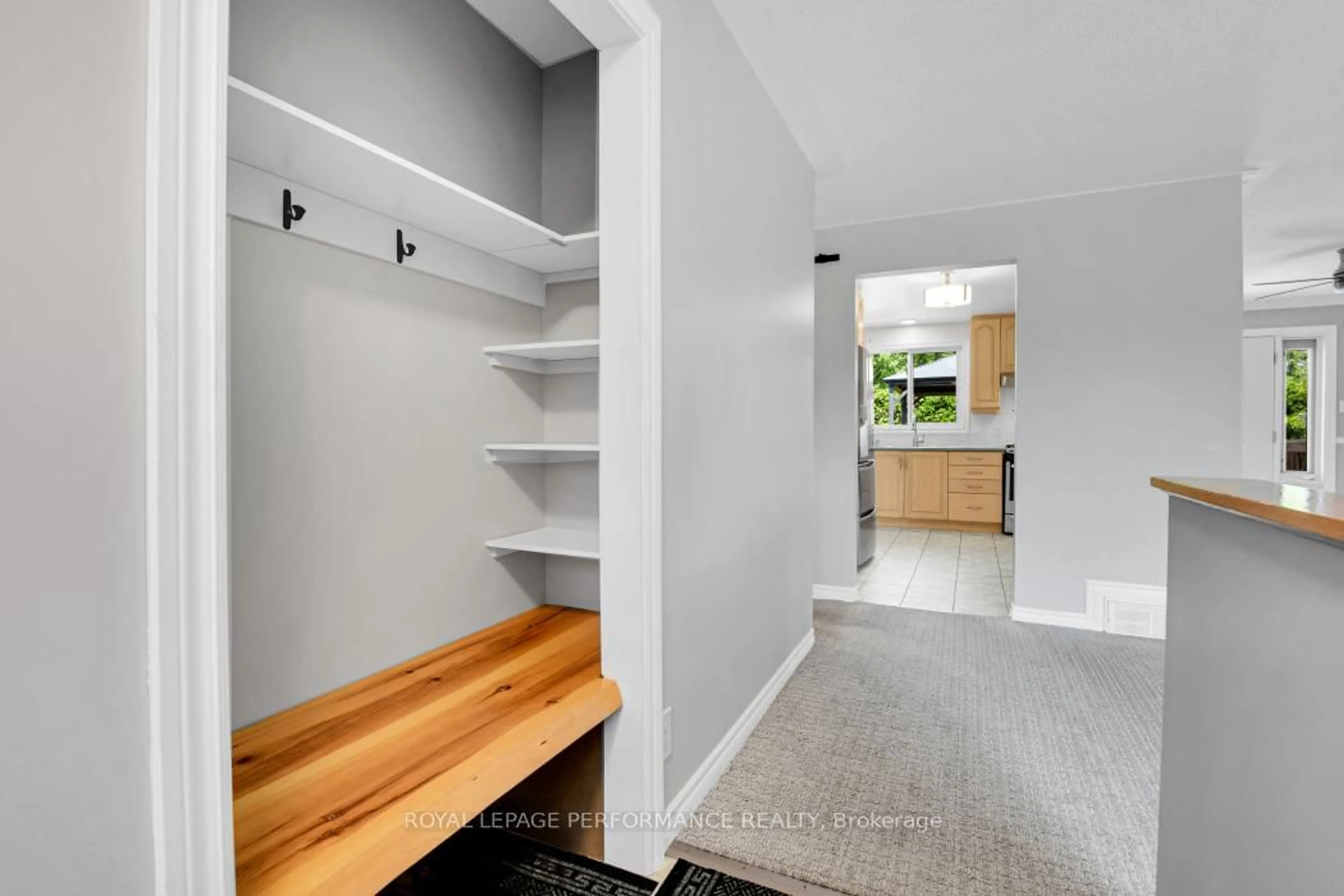 Indoor entryway for 2154 Monson Cres, Ottawa Ontario K1J 6A8